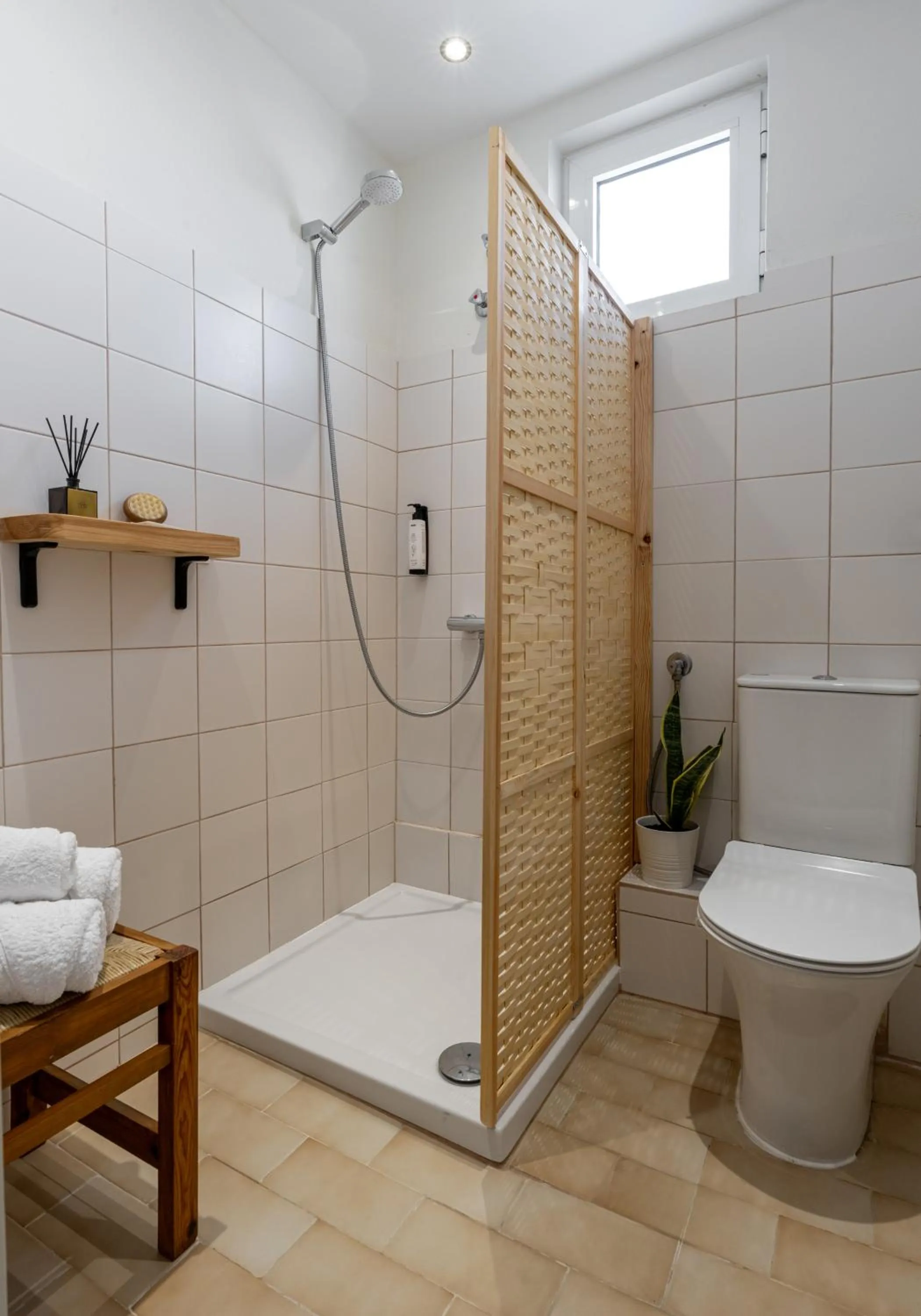 Toilet in Capella Skiathos, Town