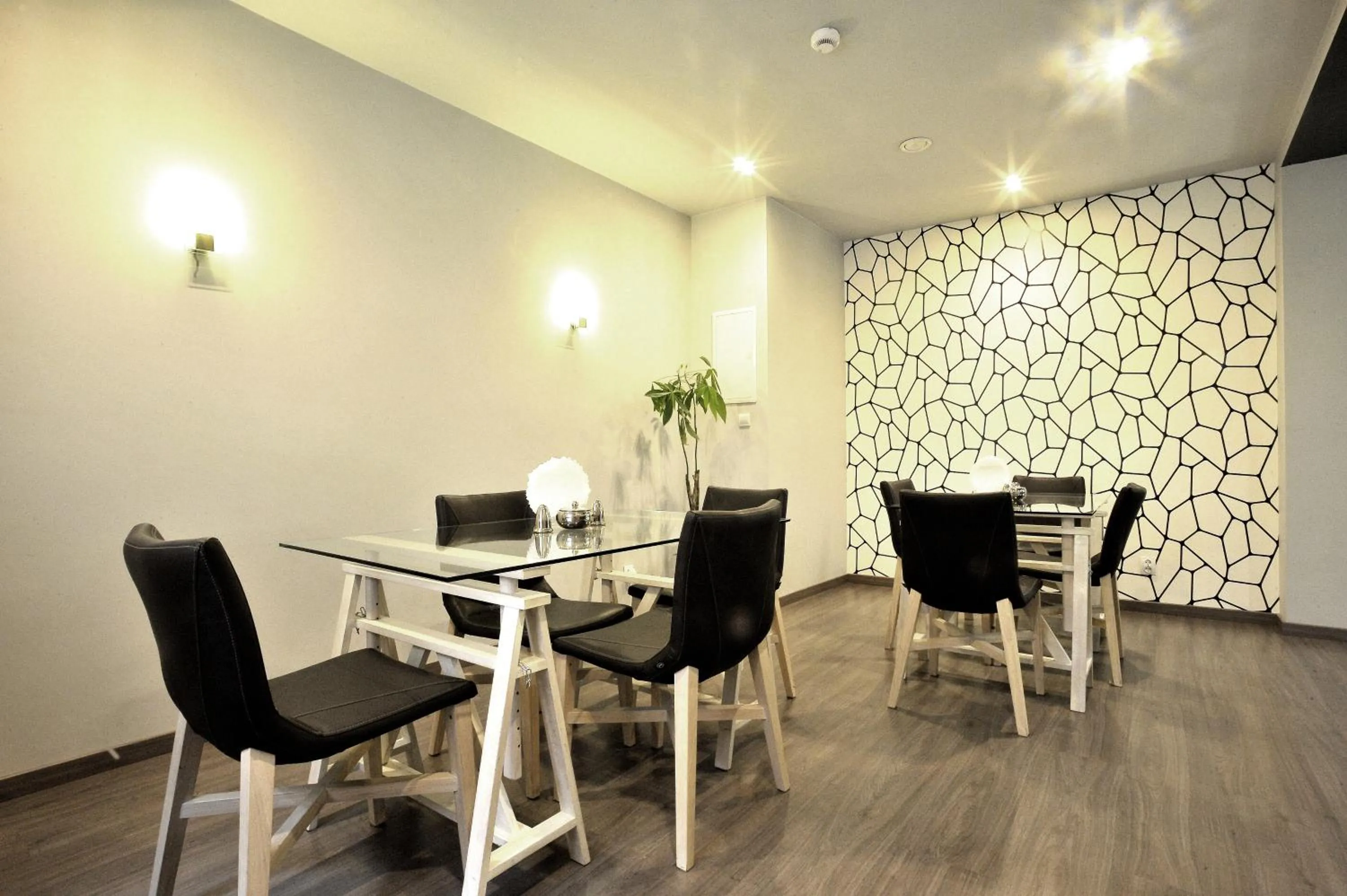 Communal lounge/ TV room in Hostel Promenada