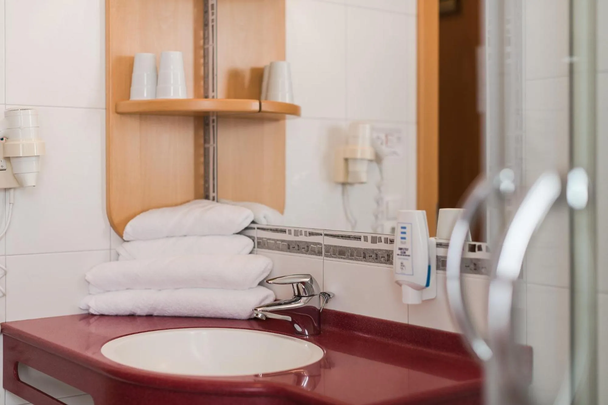 Bathroom, Bed in Park Hotel Villa Etschland