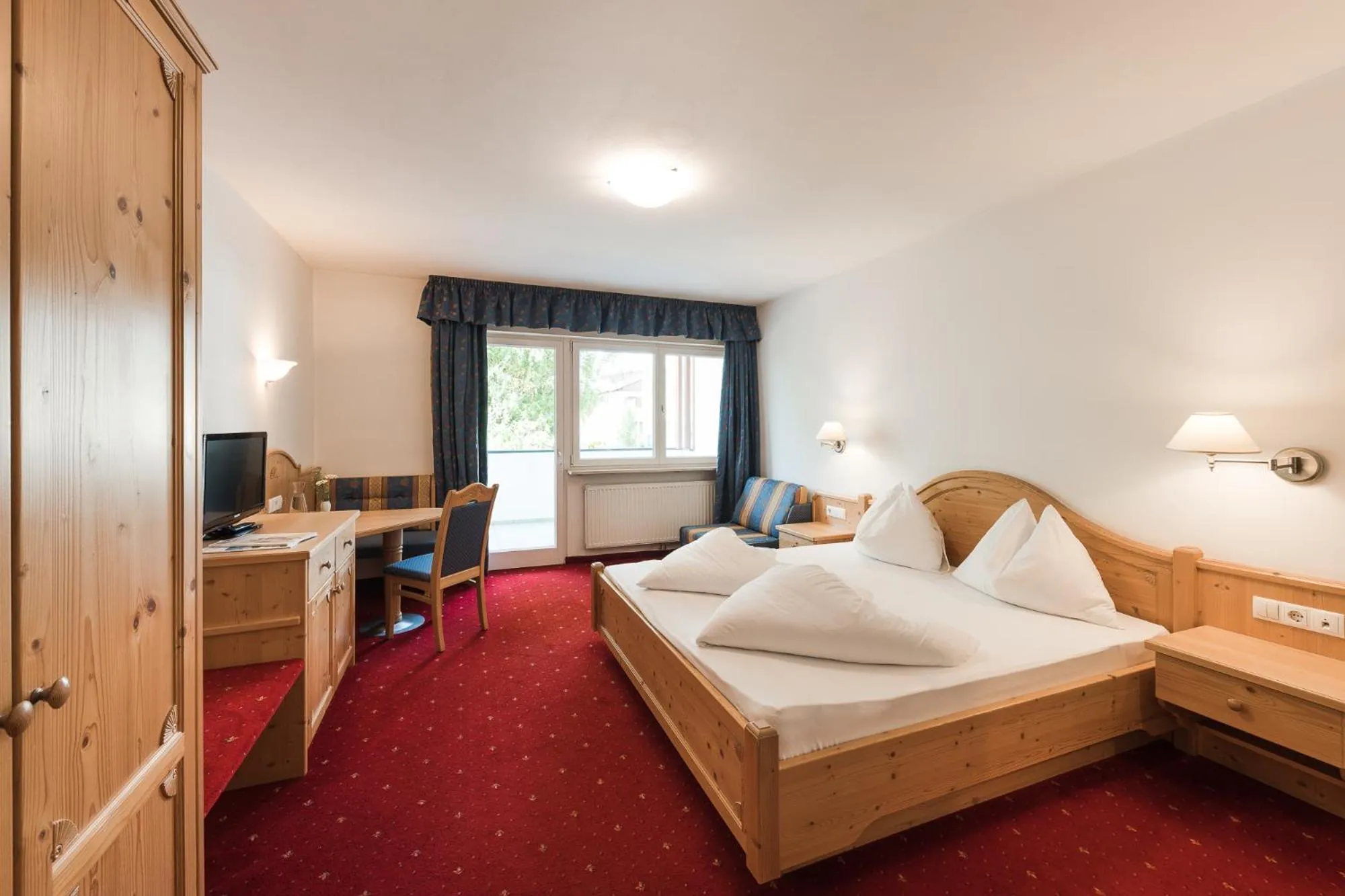 Living room, Bed in Park Hotel Villa Etschland