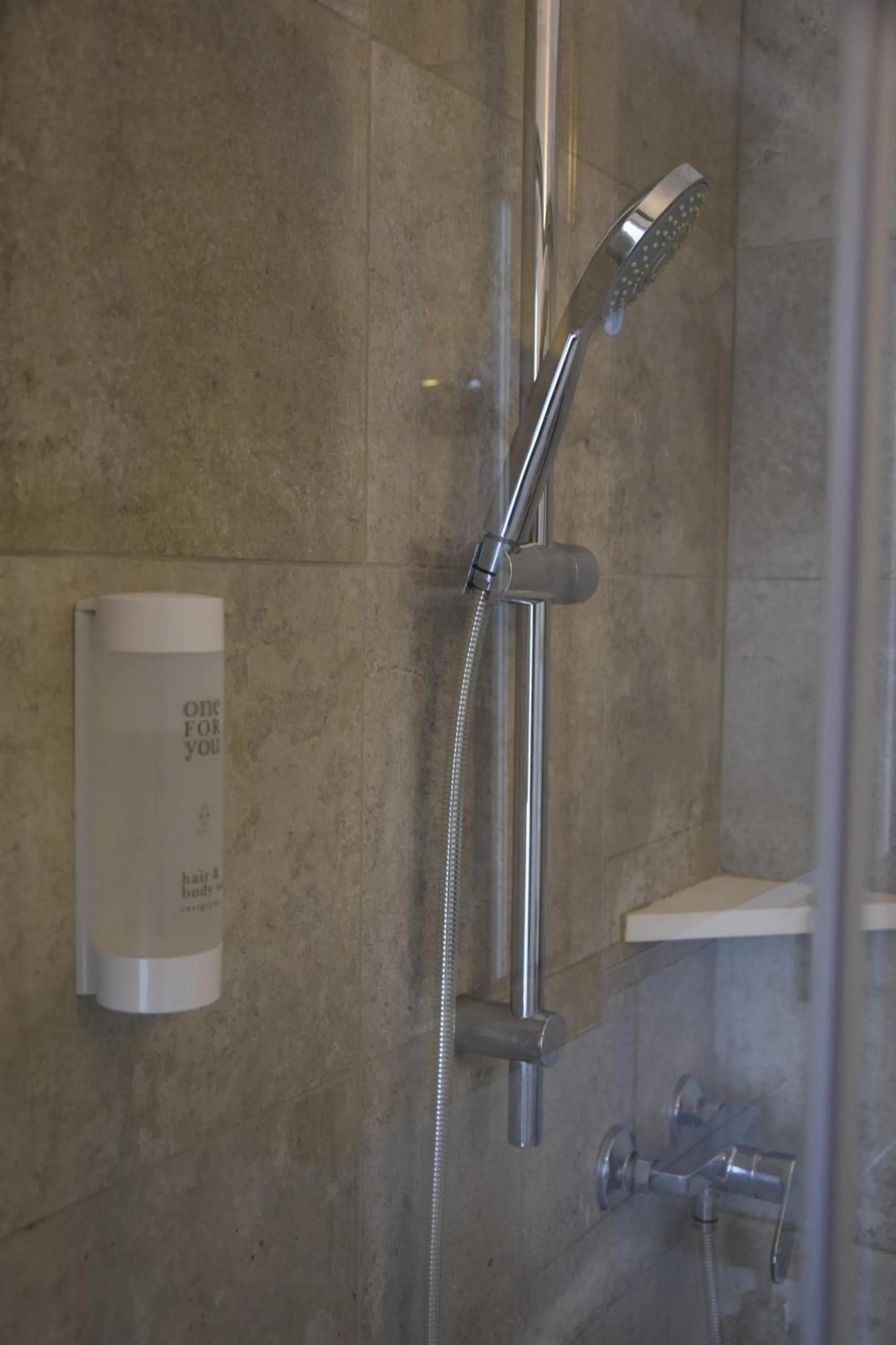 Shower in Eremes Rooms & Apartments