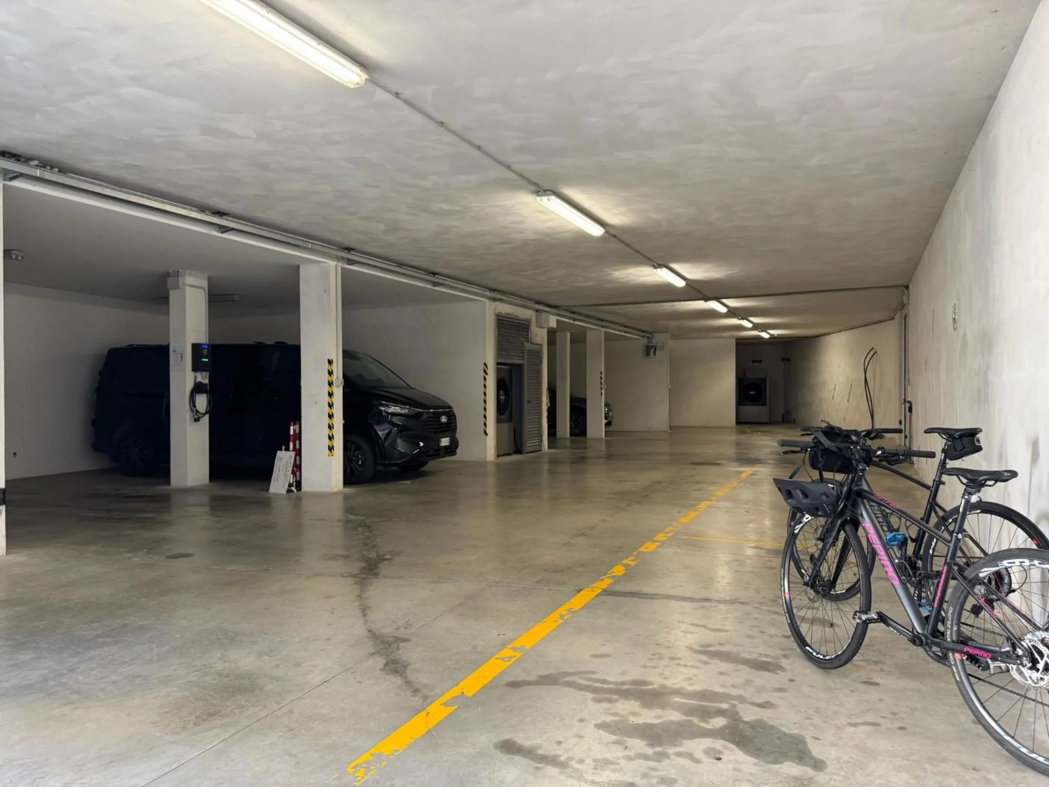 Parking in Eremes Rooms & Apartments