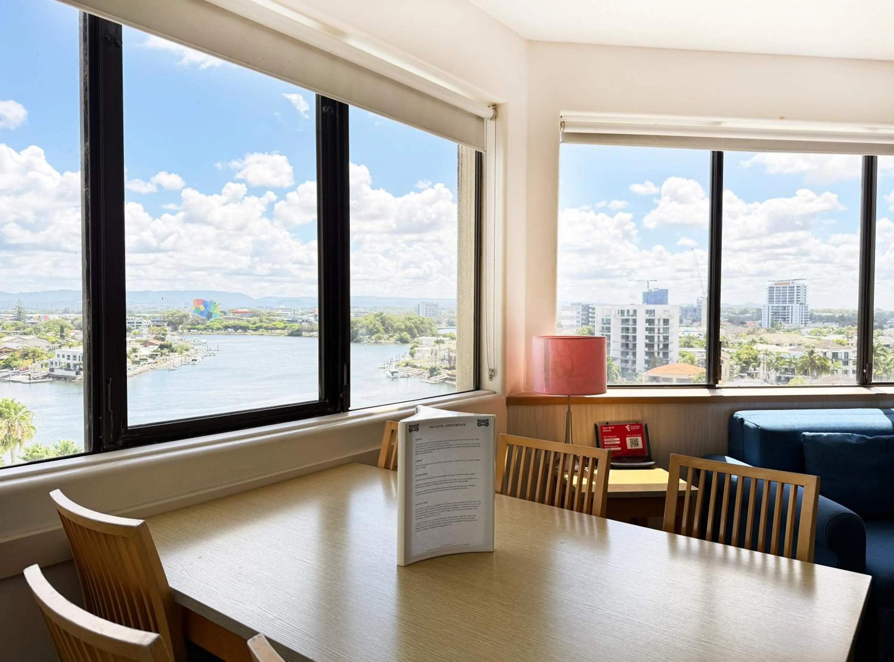Dining area in Tiki Hotel Apartments Surfers Paradise
