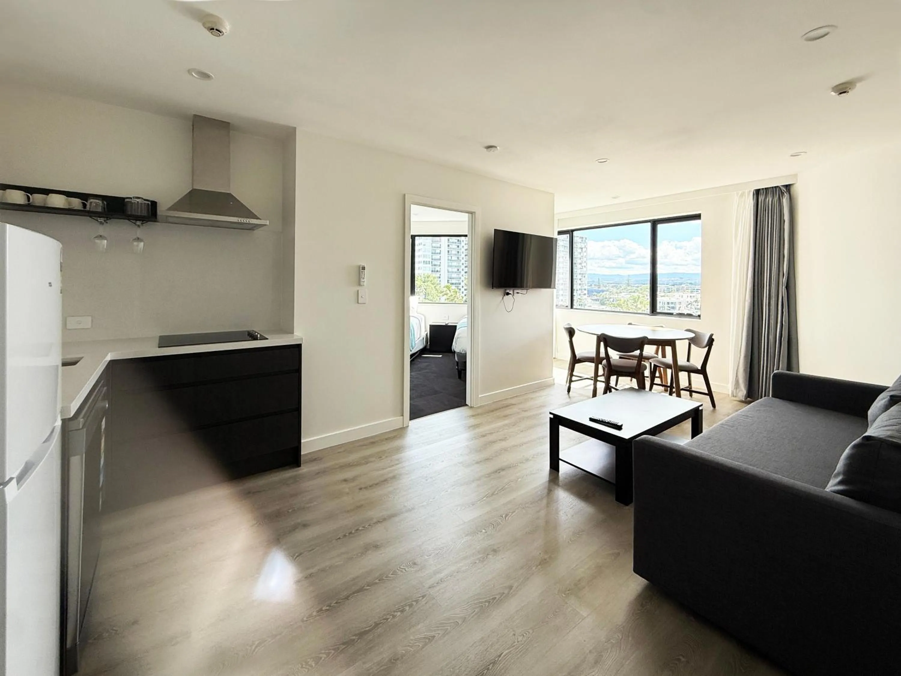 TV and multimedia in Tiki Hotel Apartments Surfers Paradise