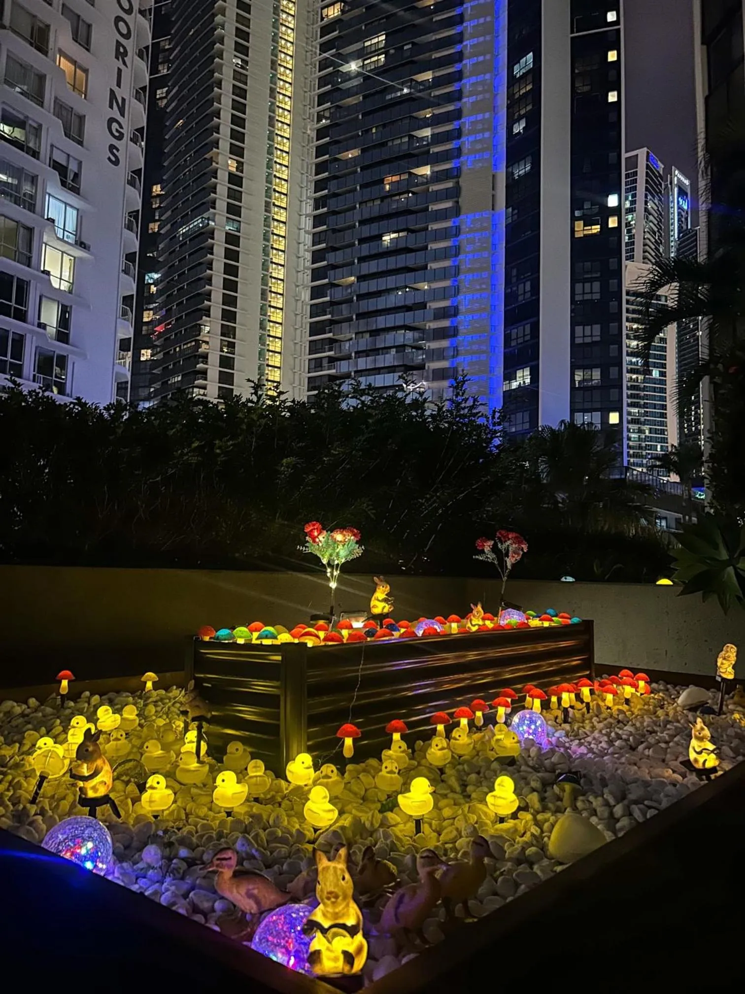 Inner courtyard view in Tiki Hotel Apartments Surfers Paradise