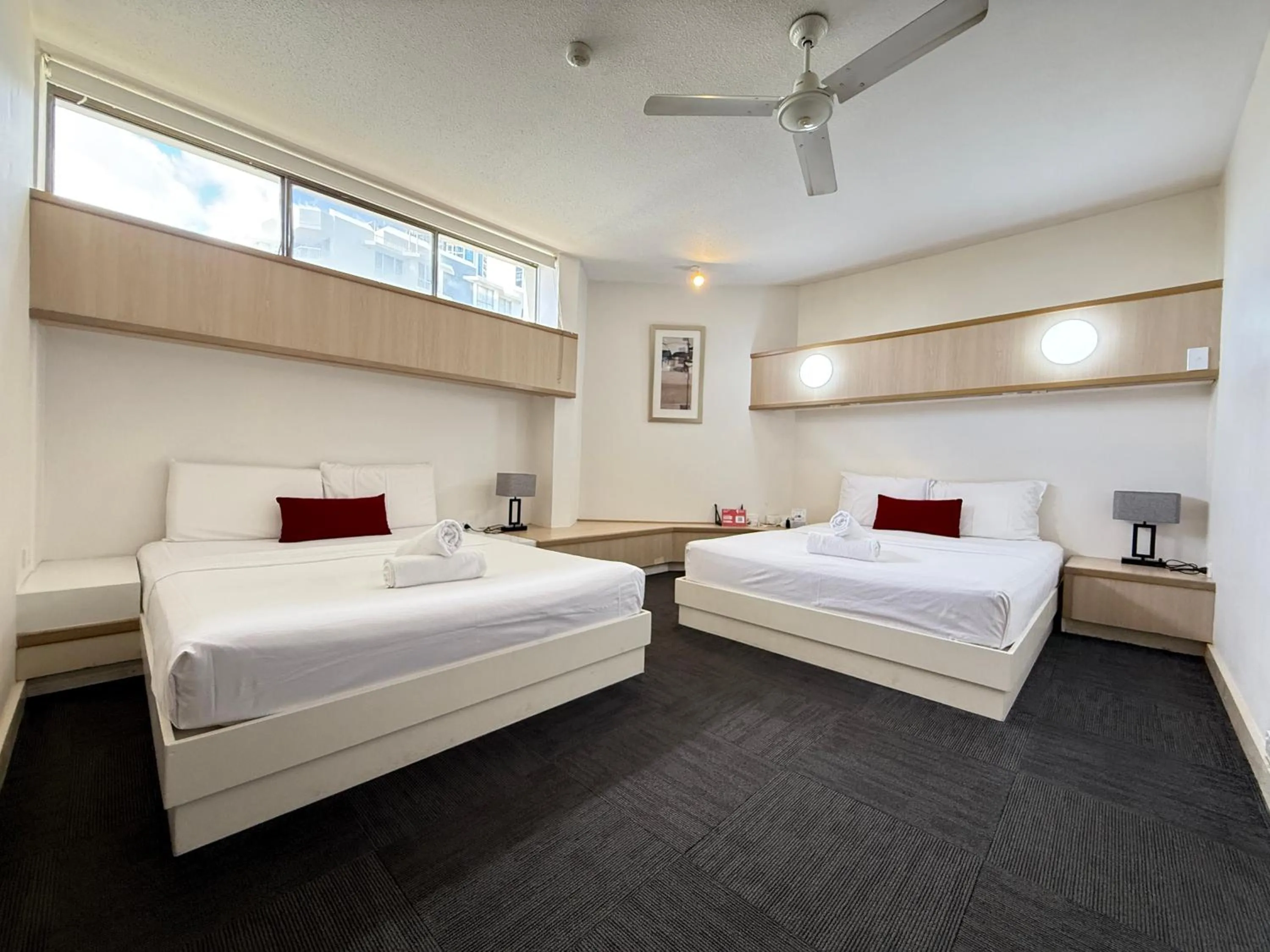 Bed in Tiki Hotel Apartments Surfers Paradise