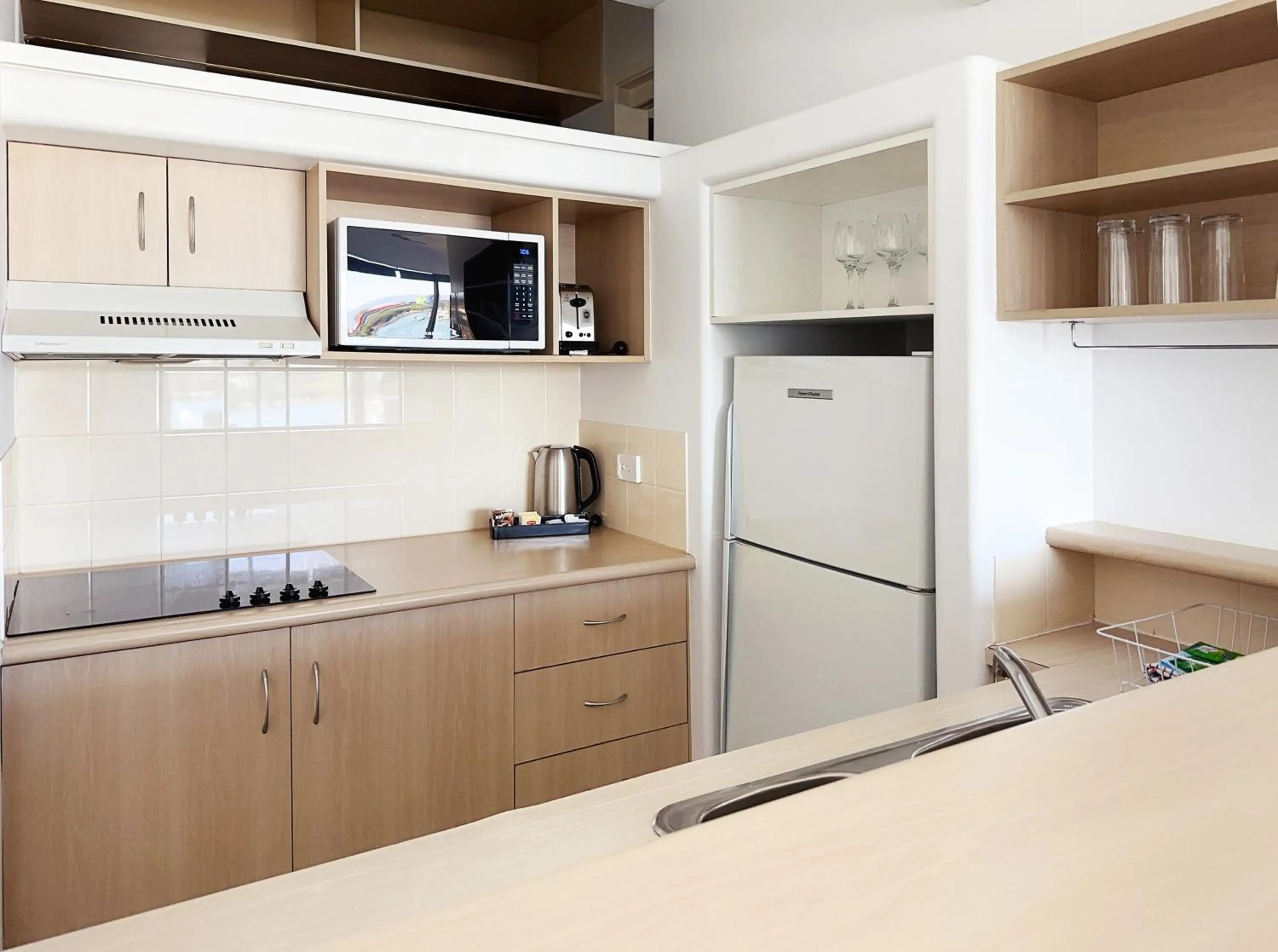 Kitchen or kitchenette in Tiki Hotel Apartments Surfers Paradise