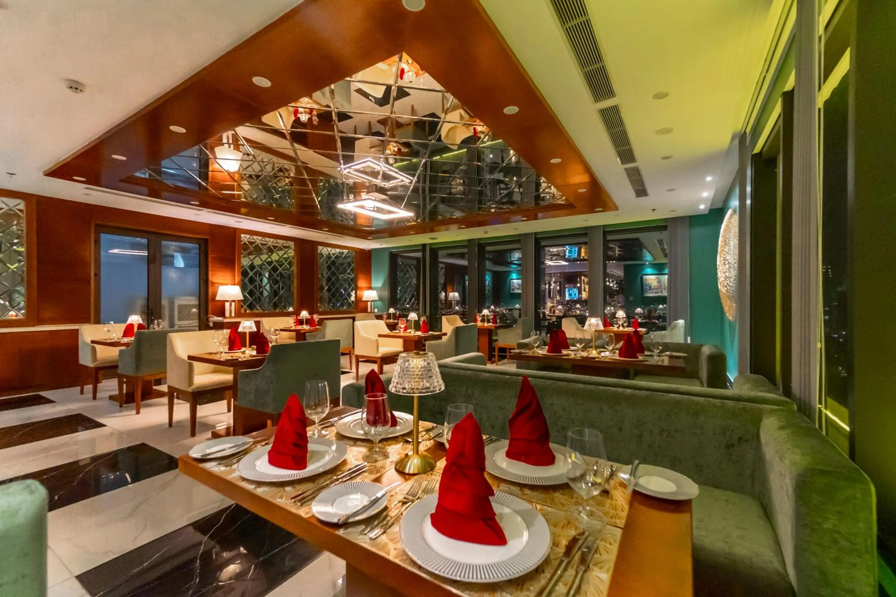 Restaurant/places to eat in Rosamia Da Nang Hotel