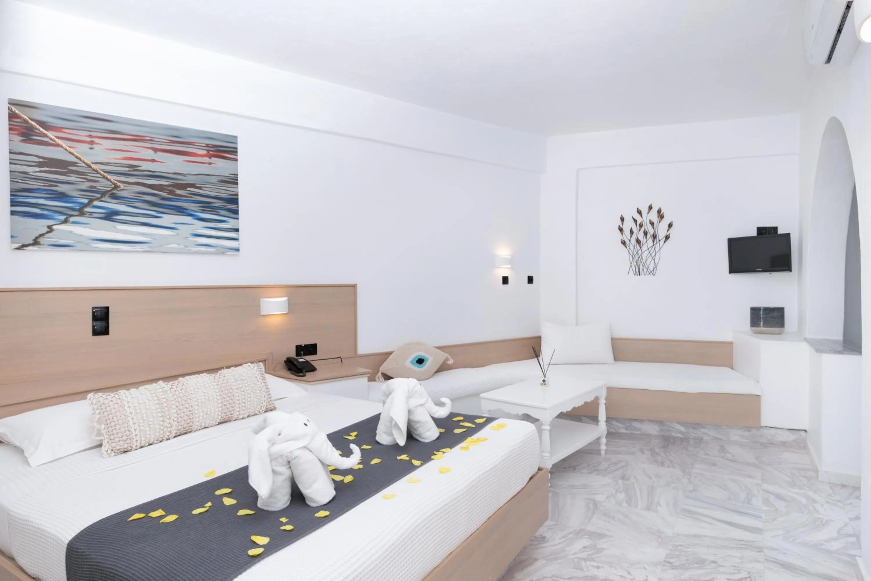 Bedroom in Sunset View Hotel