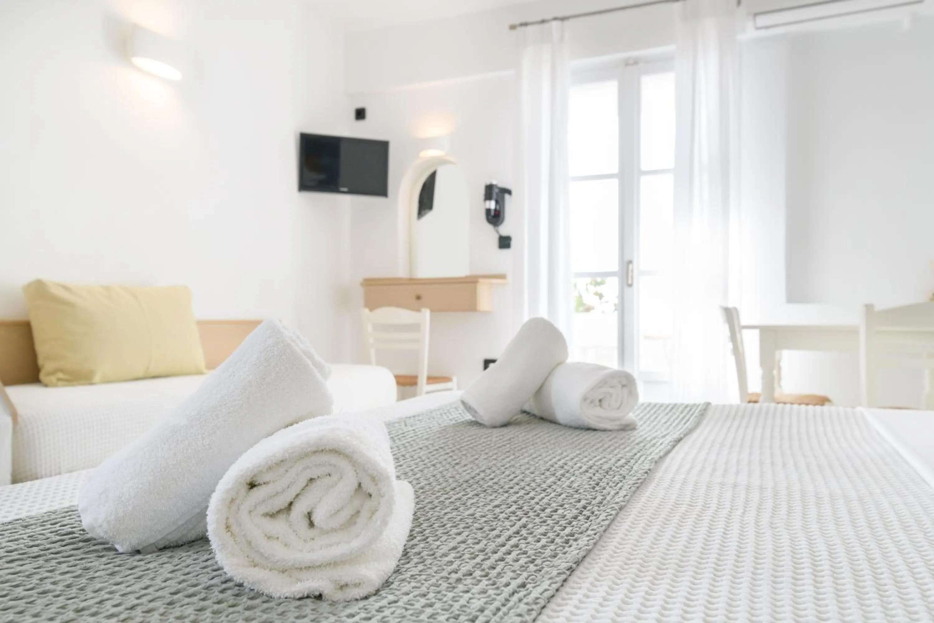 Bedroom, Bed in Sunset View Hotel