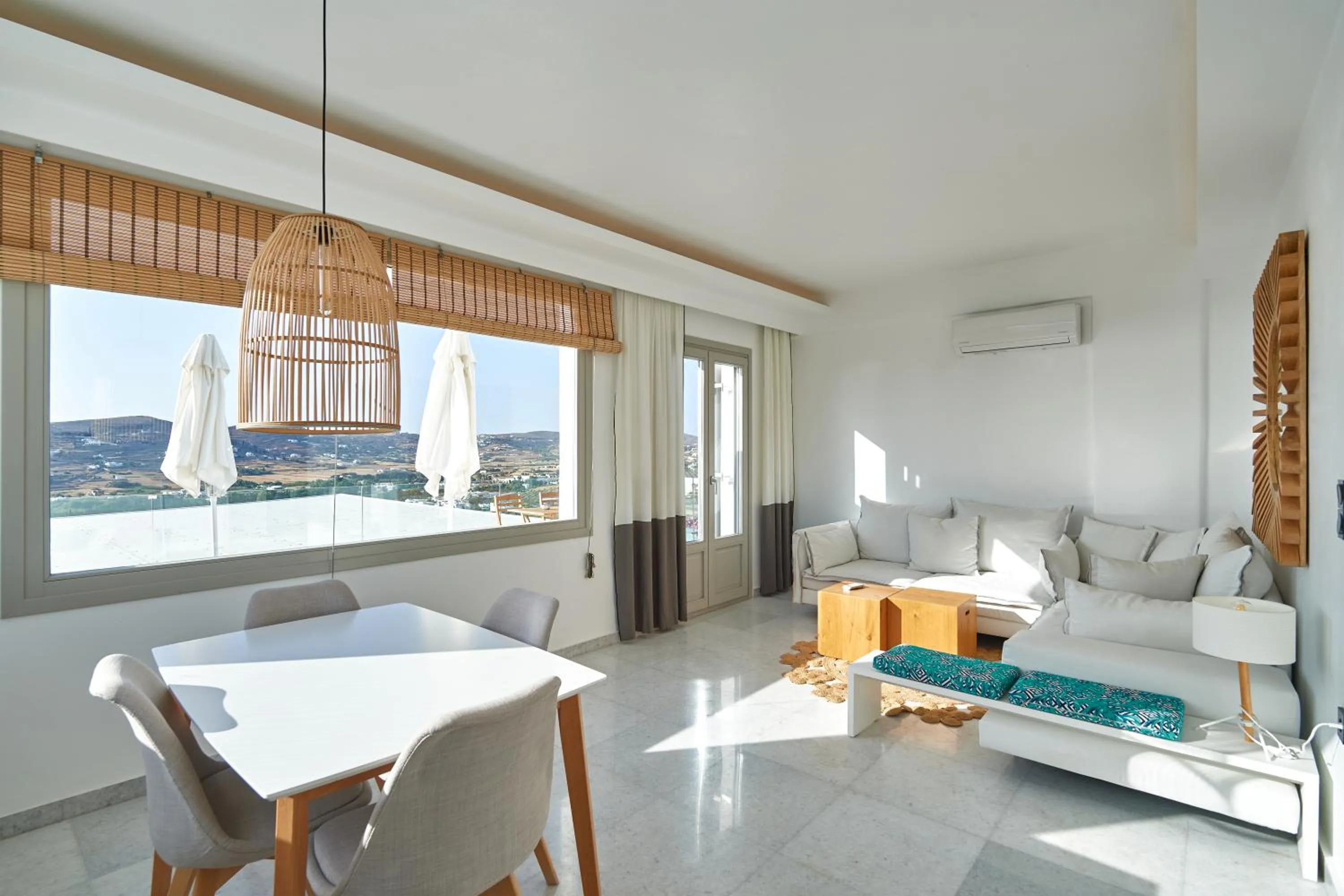 Living room in Sunset View Hotel