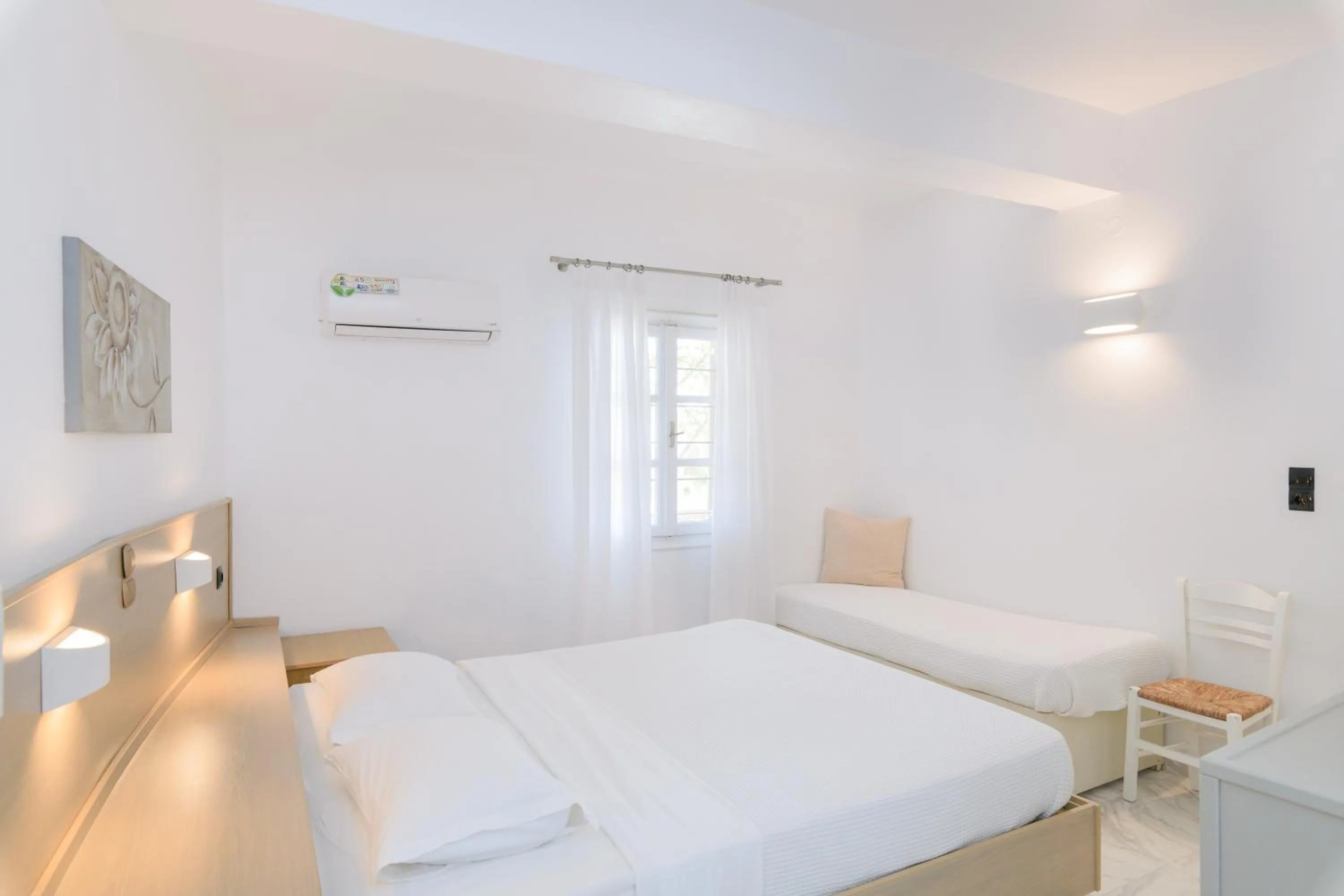 Bedroom, Bed in Sunset View Hotel