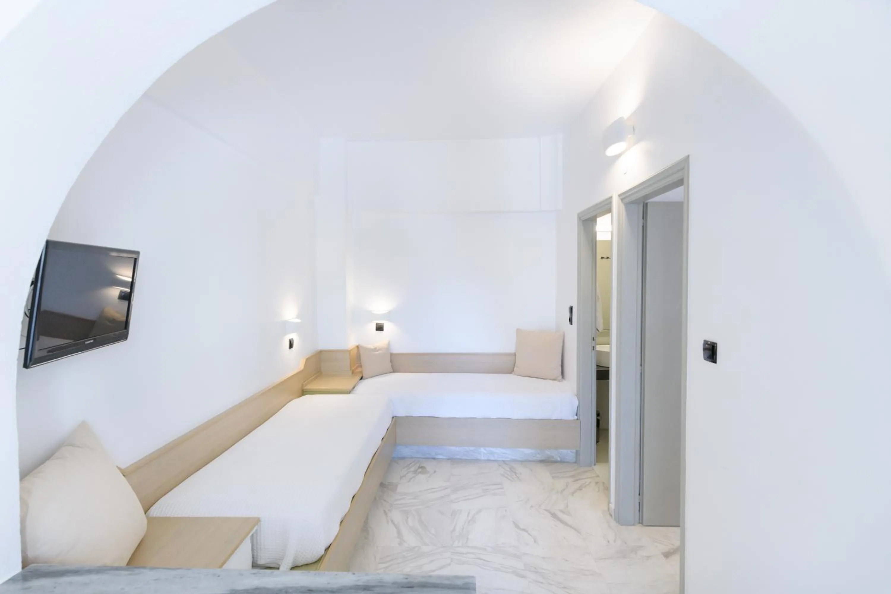 Bedroom, Bed in Sunset View Hotel