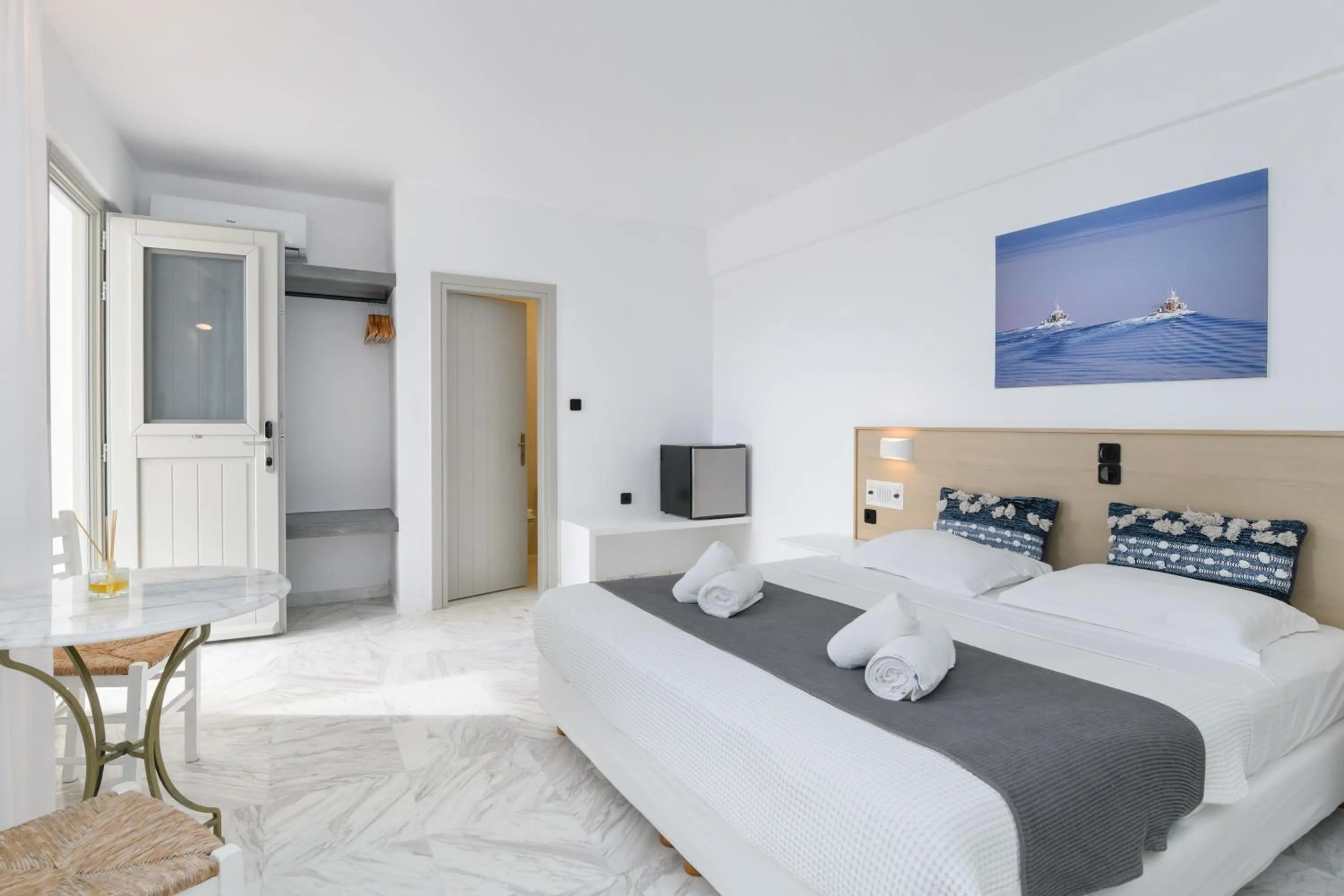 Bedroom, Bed in Sunset View Hotel