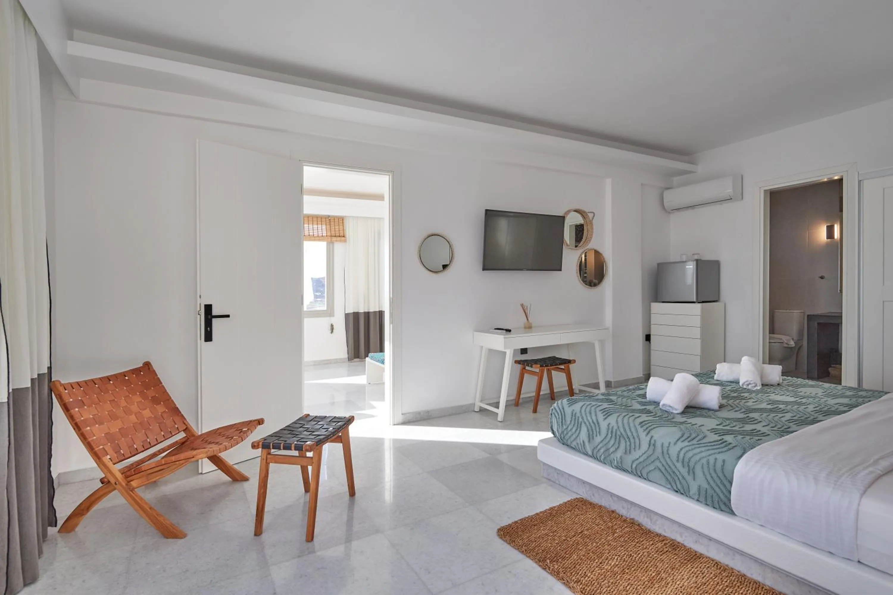 Dining area, Bed in Sunset View Hotel