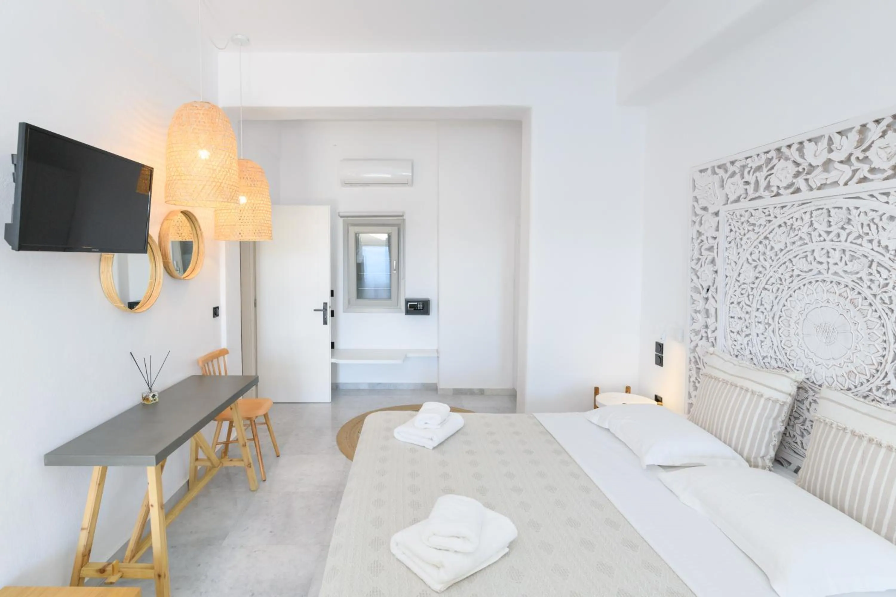 Bedroom, Bed in Sunset View Hotel