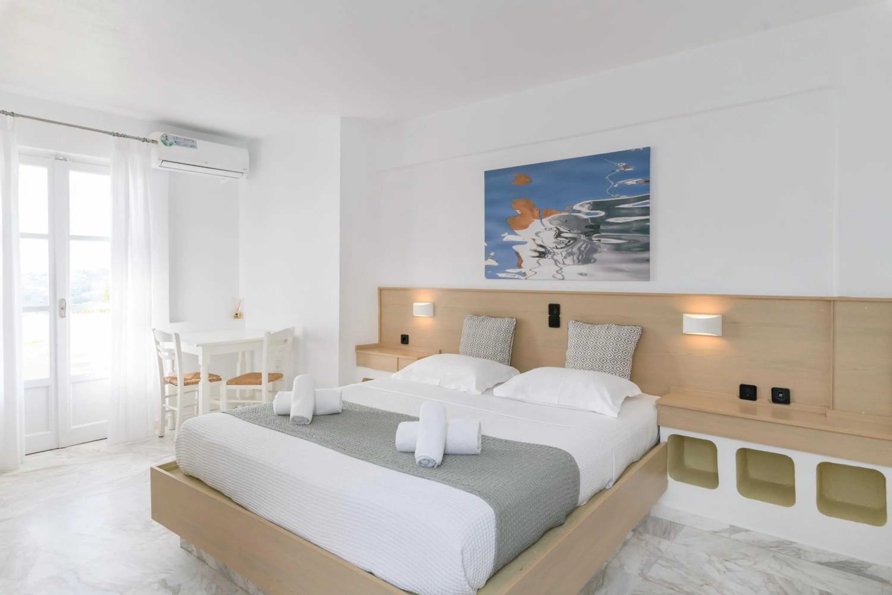 Bedroom, Bed in Sunset View Hotel