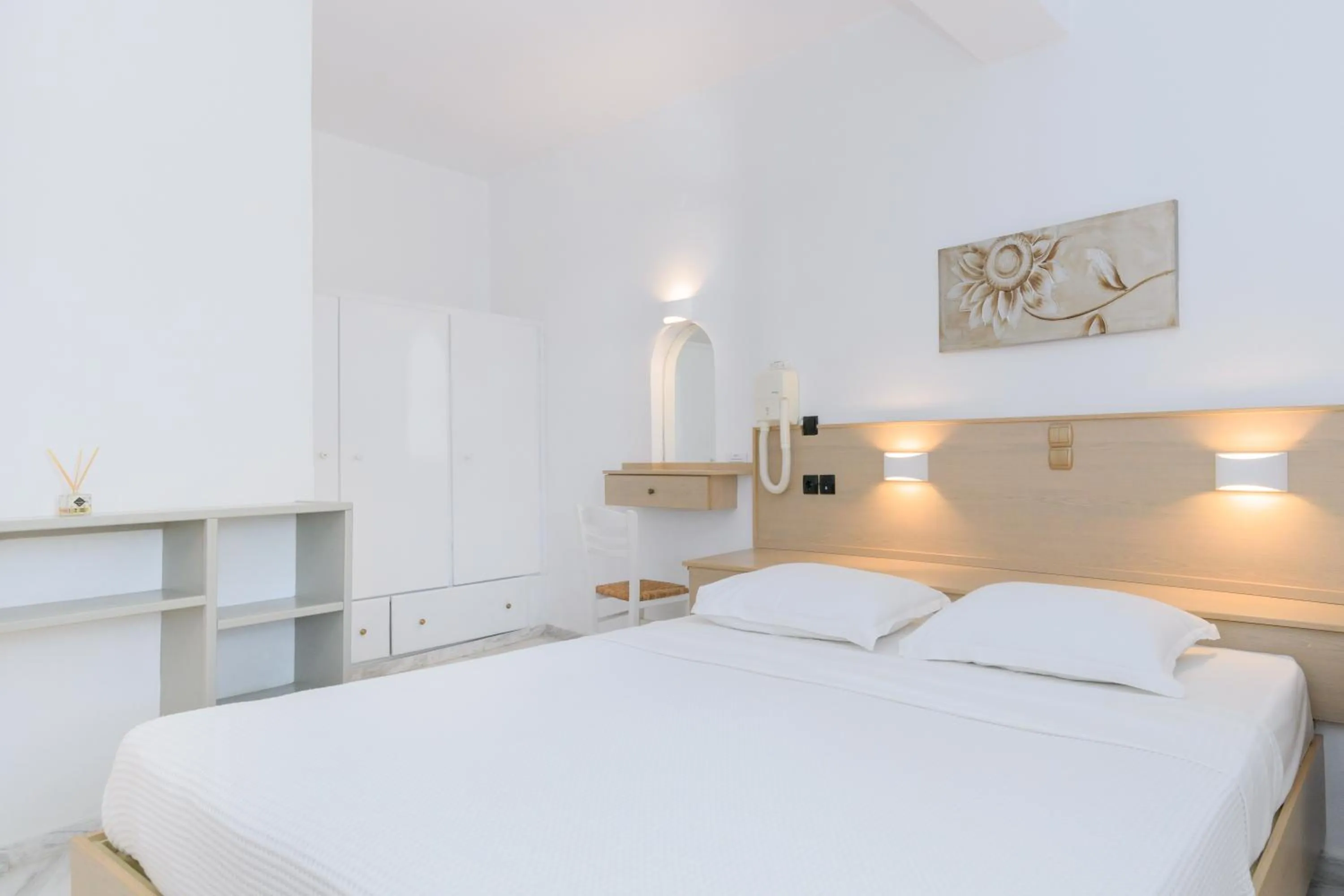 Bedroom, Bed in Sunset View Hotel