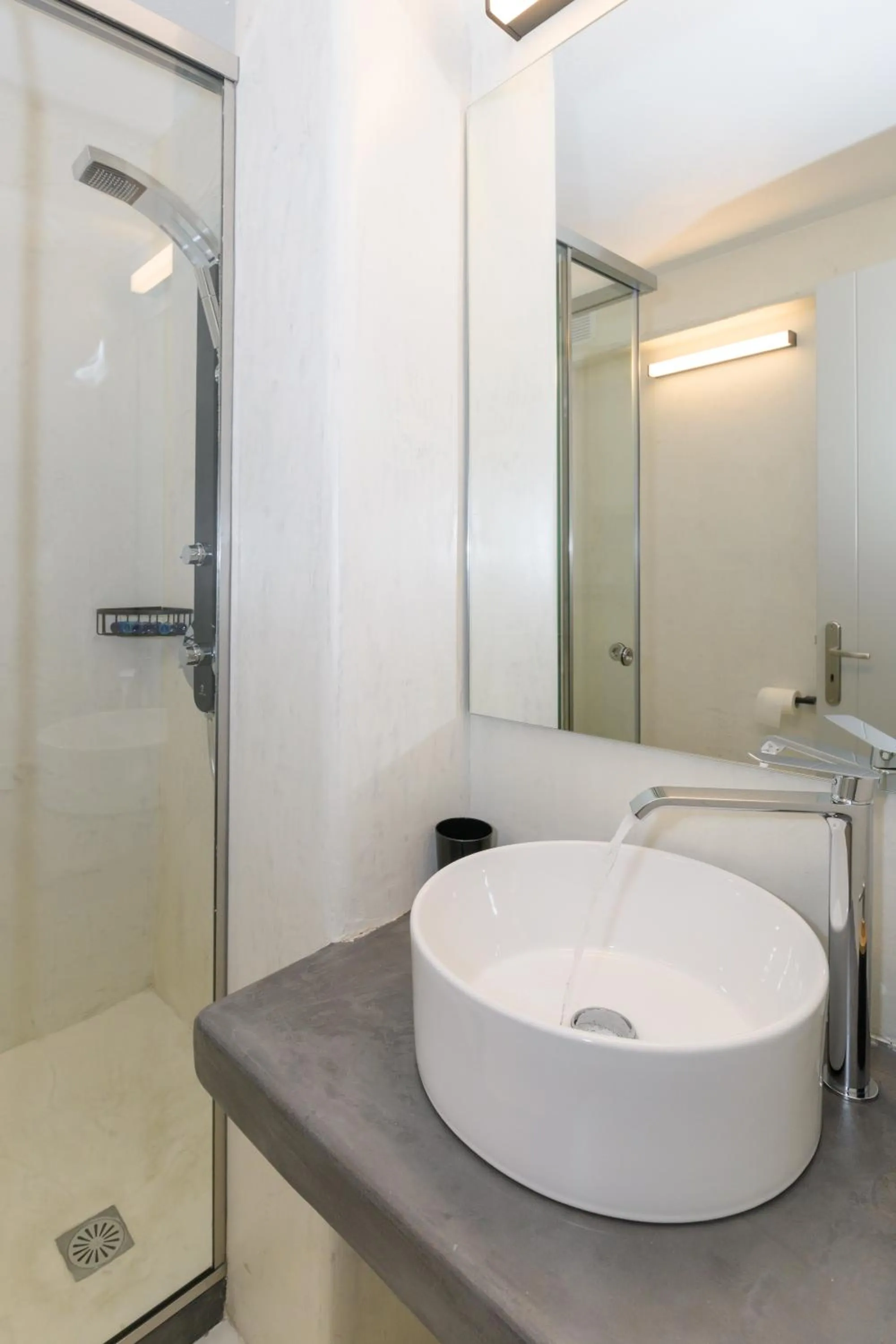 Bathroom in Sunset View Hotel