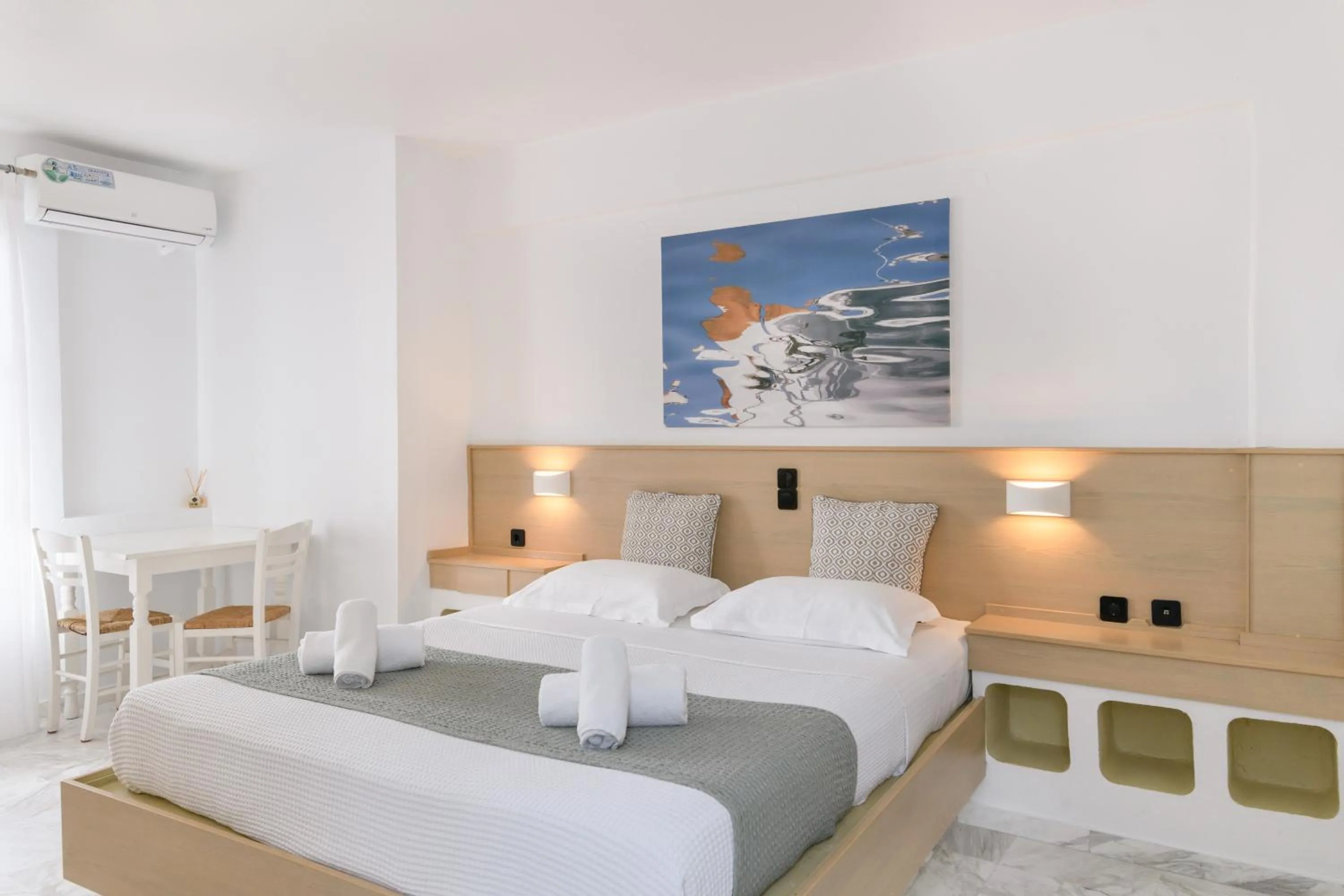 Bedroom, Bed in Sunset View Hotel