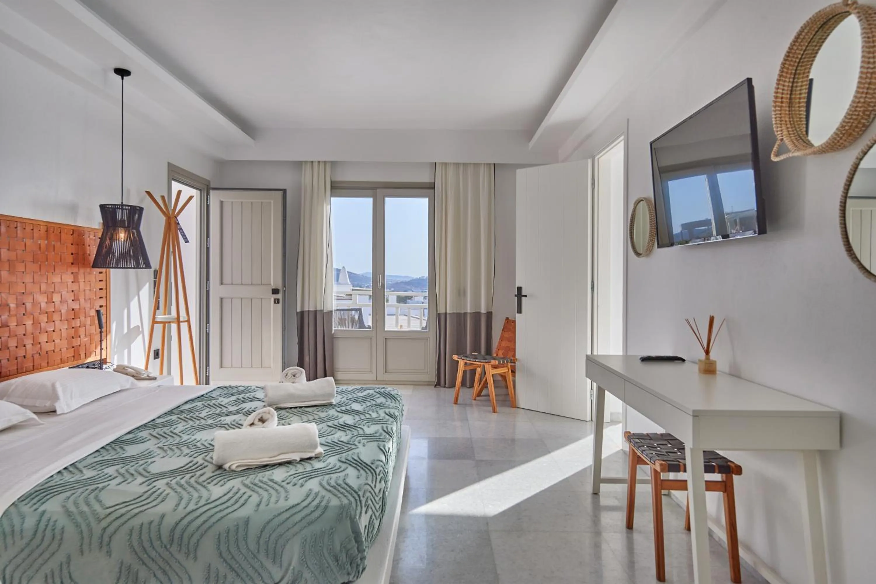 Bedroom, Bed in Sunset View Hotel