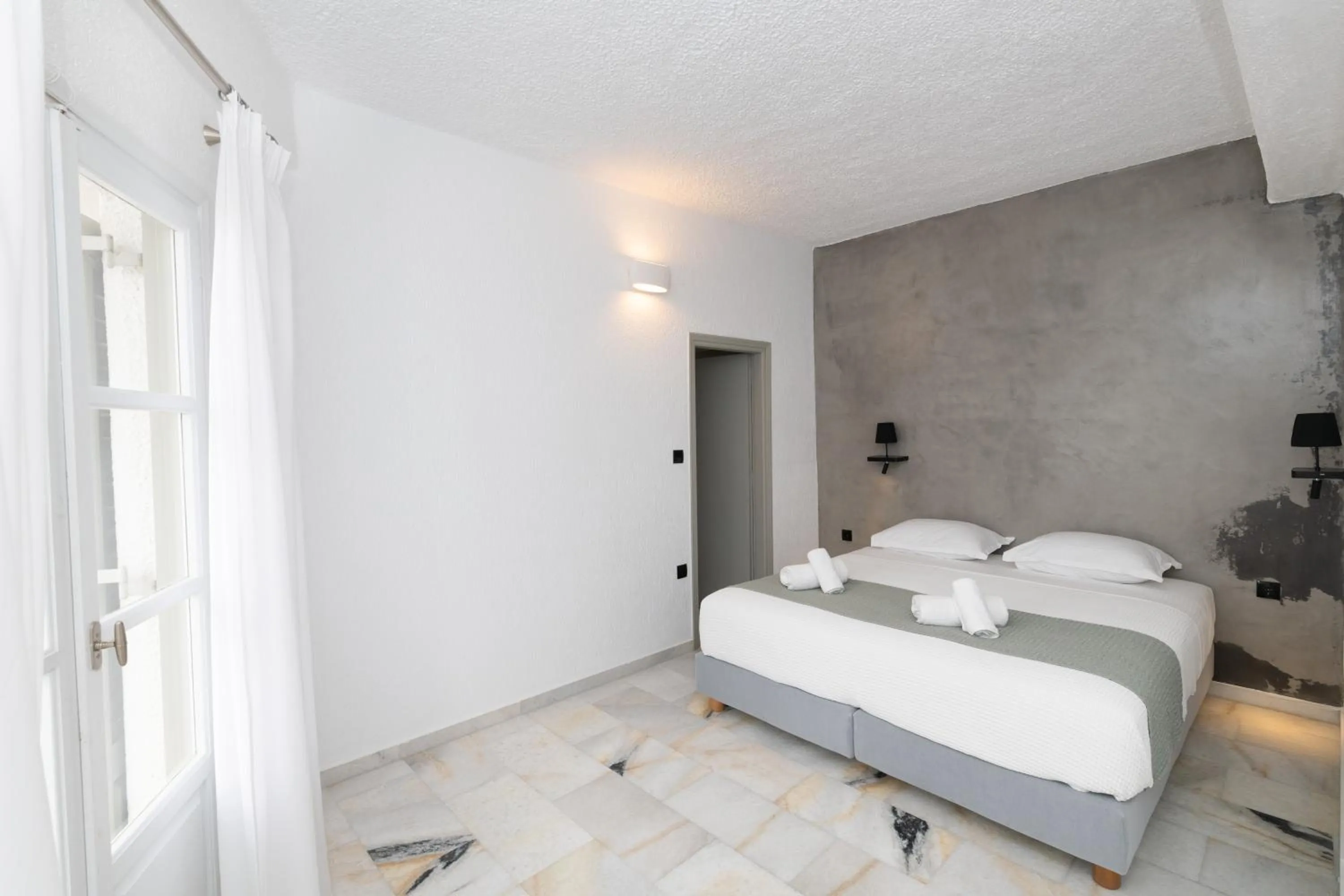 Bedroom, Bed in Sunset View Hotel