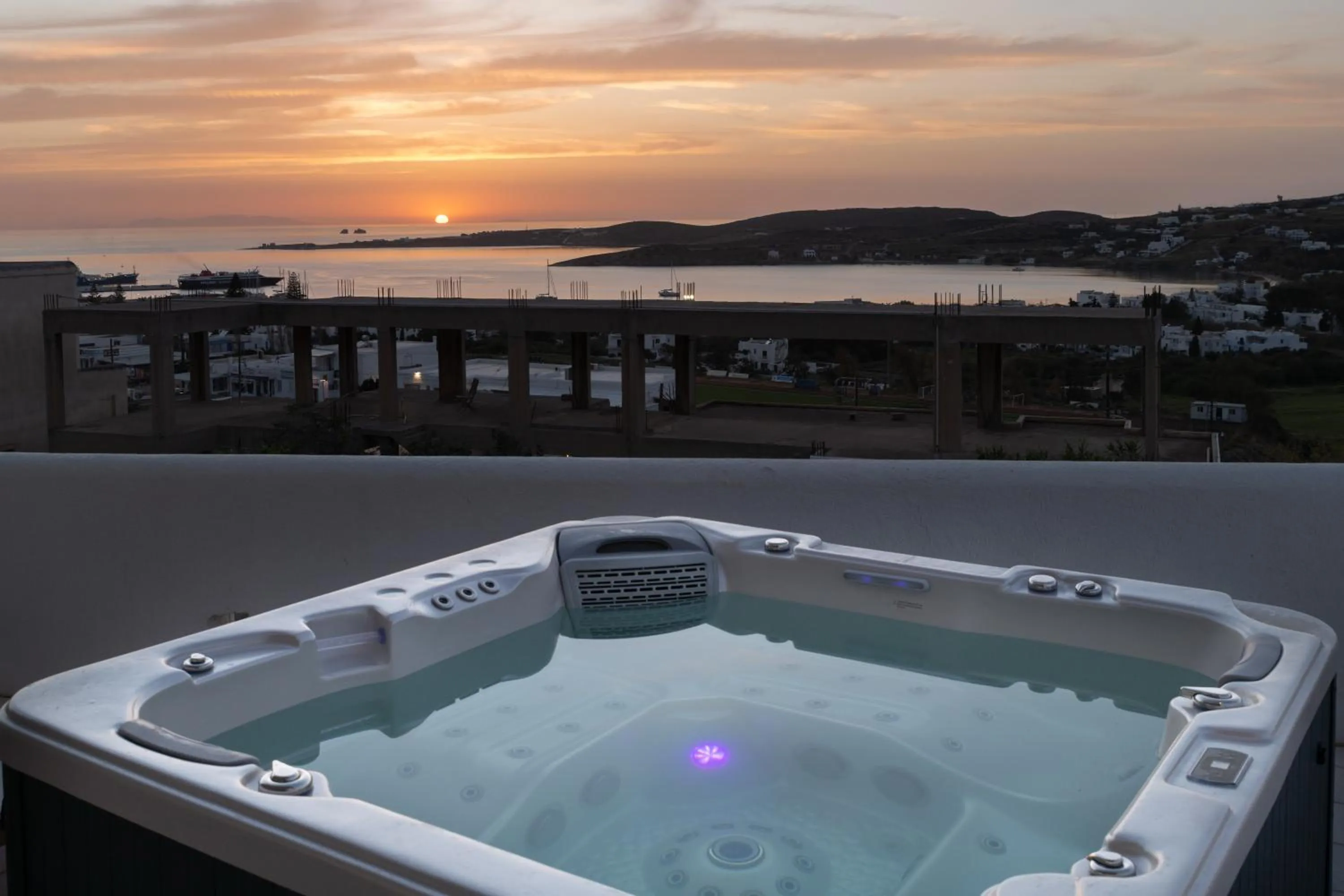 Hot Tub in Sunset View Hotel