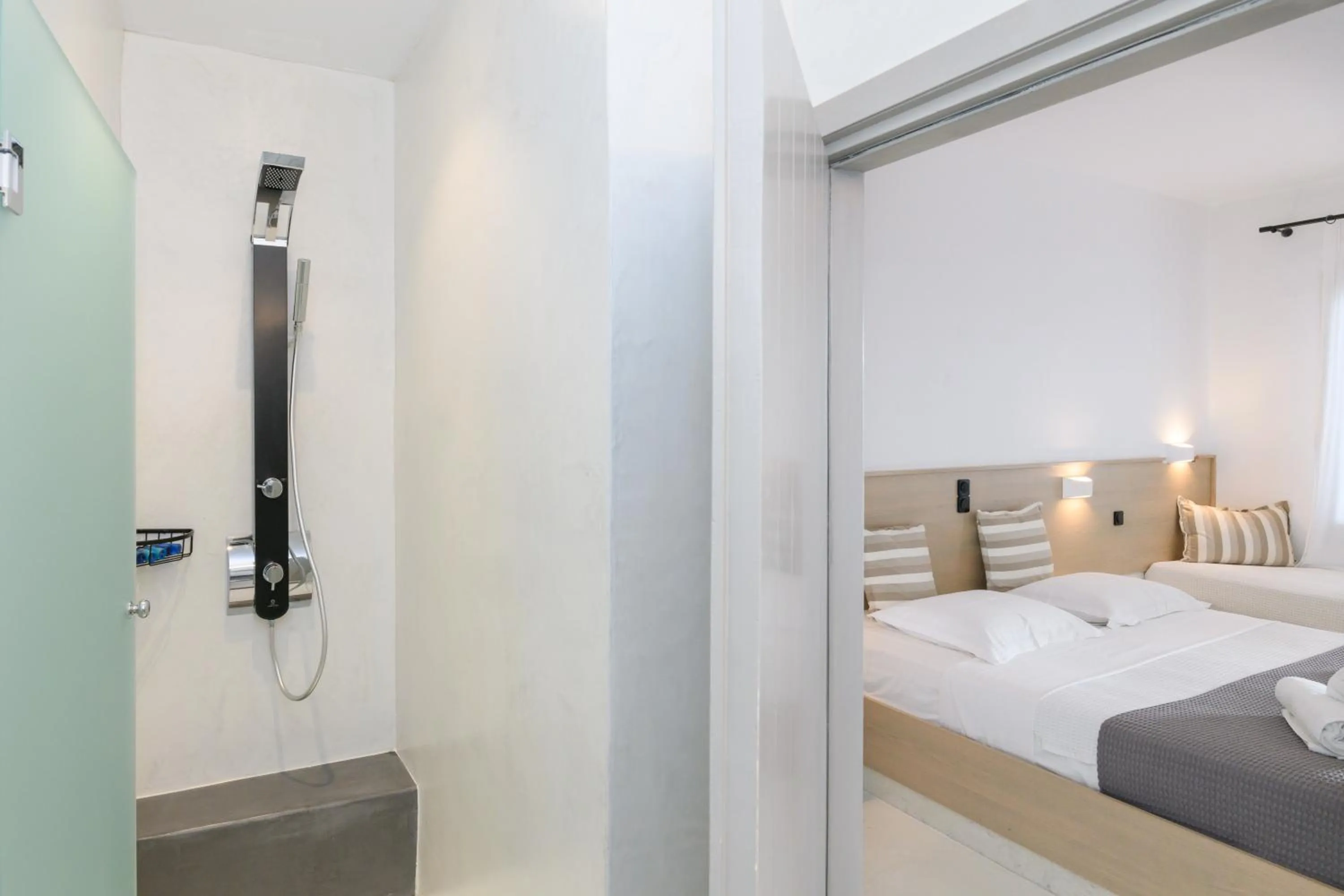 Shower, Bed in Sunset View Hotel