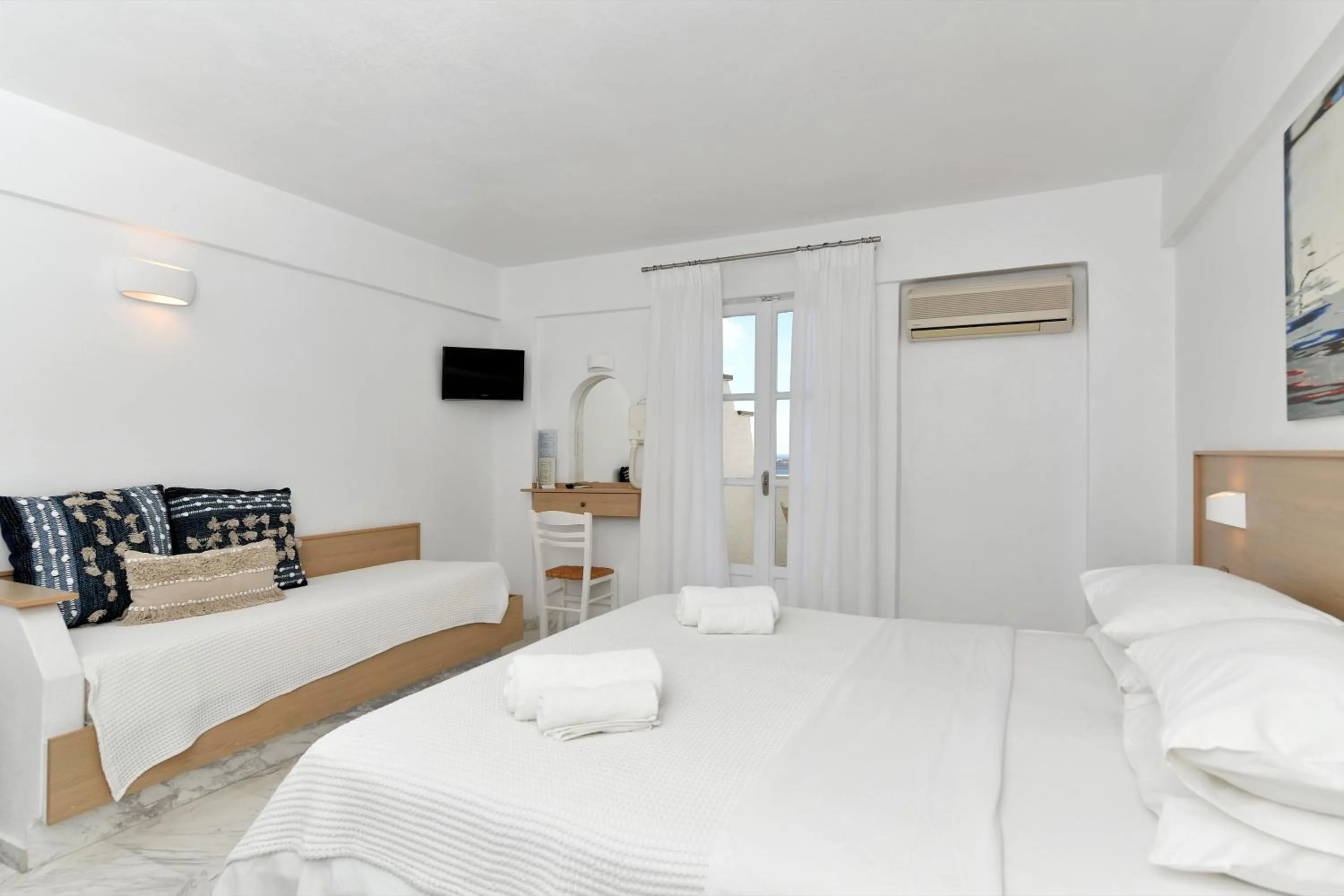 Bedroom, Bed in Sunset View Hotel