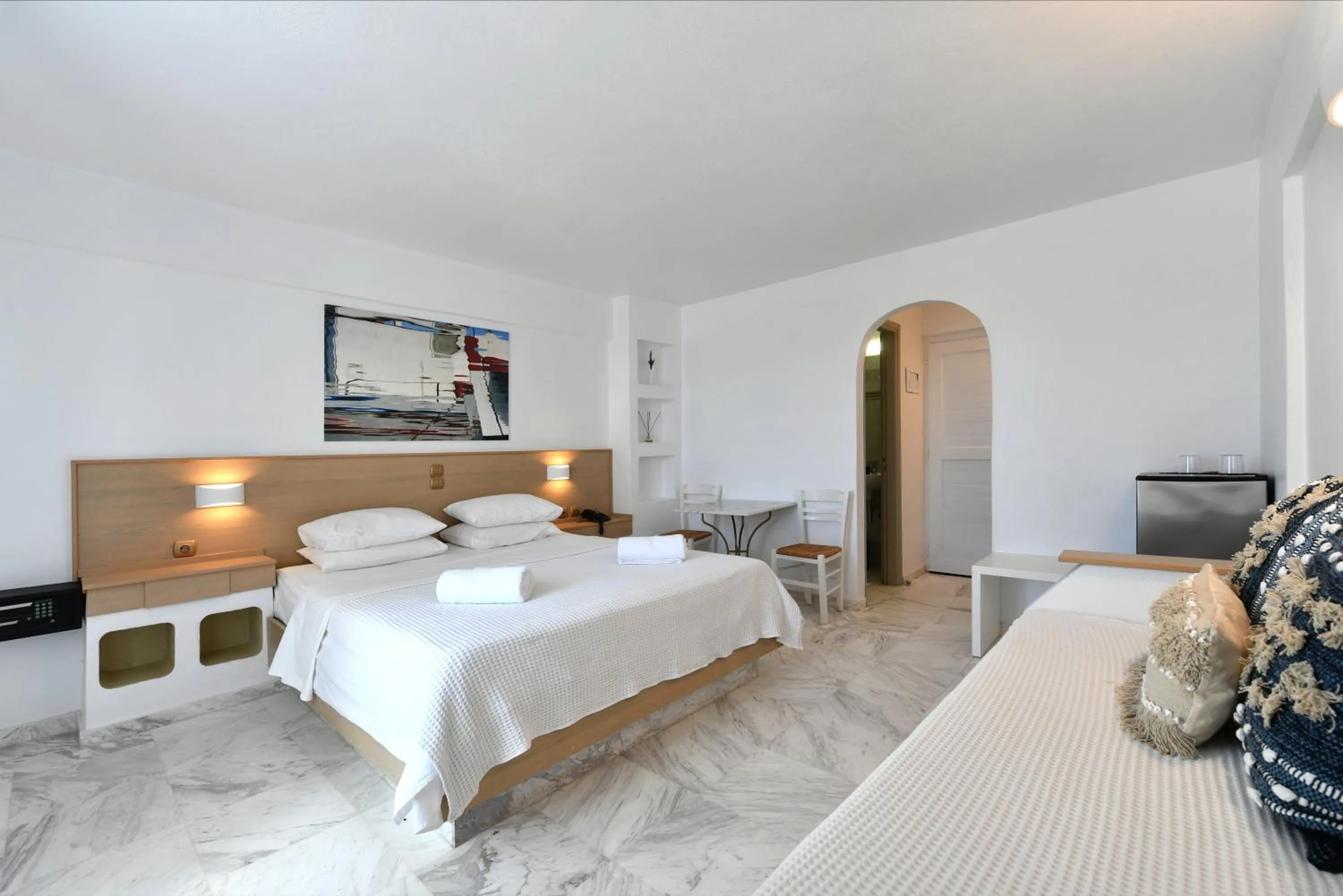 Bedroom, Bed in Sunset View Hotel