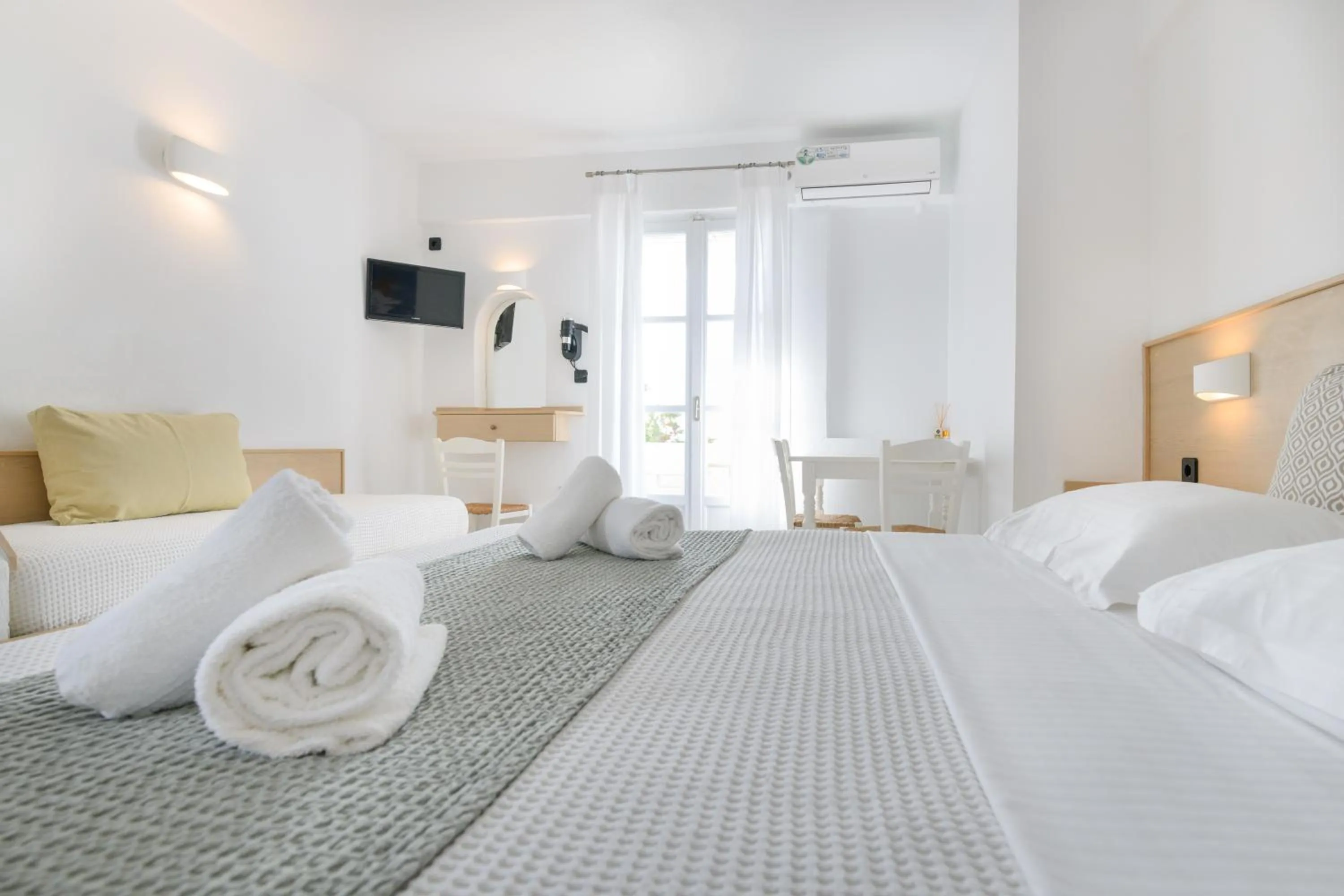 Bedroom, Bed in Sunset View Hotel