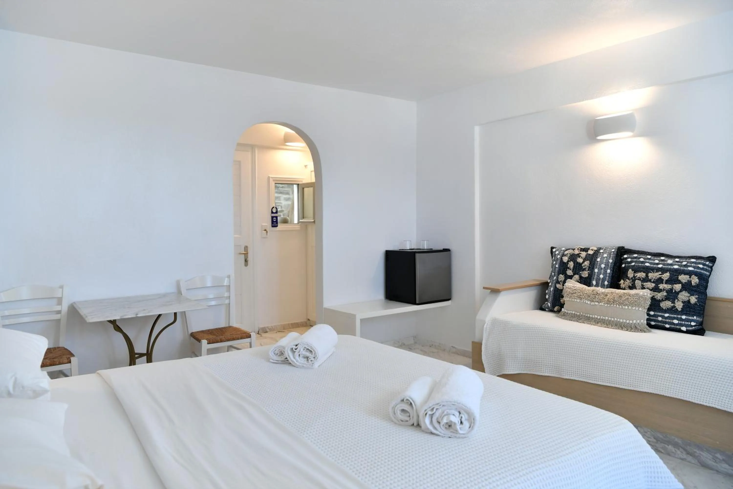 Bedroom, Bed in Sunset View Hotel