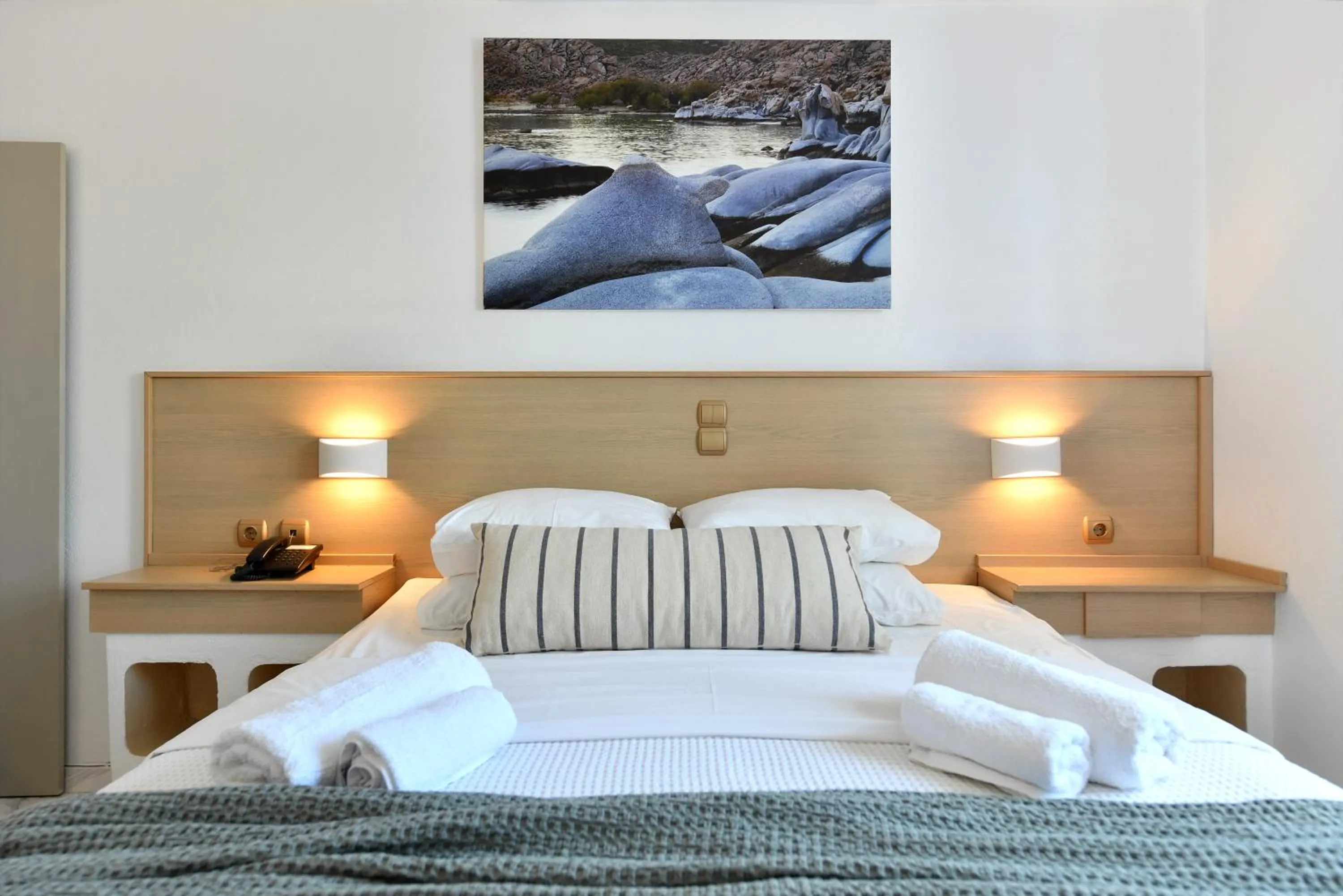 Bedroom, Bed in Sunset View Hotel