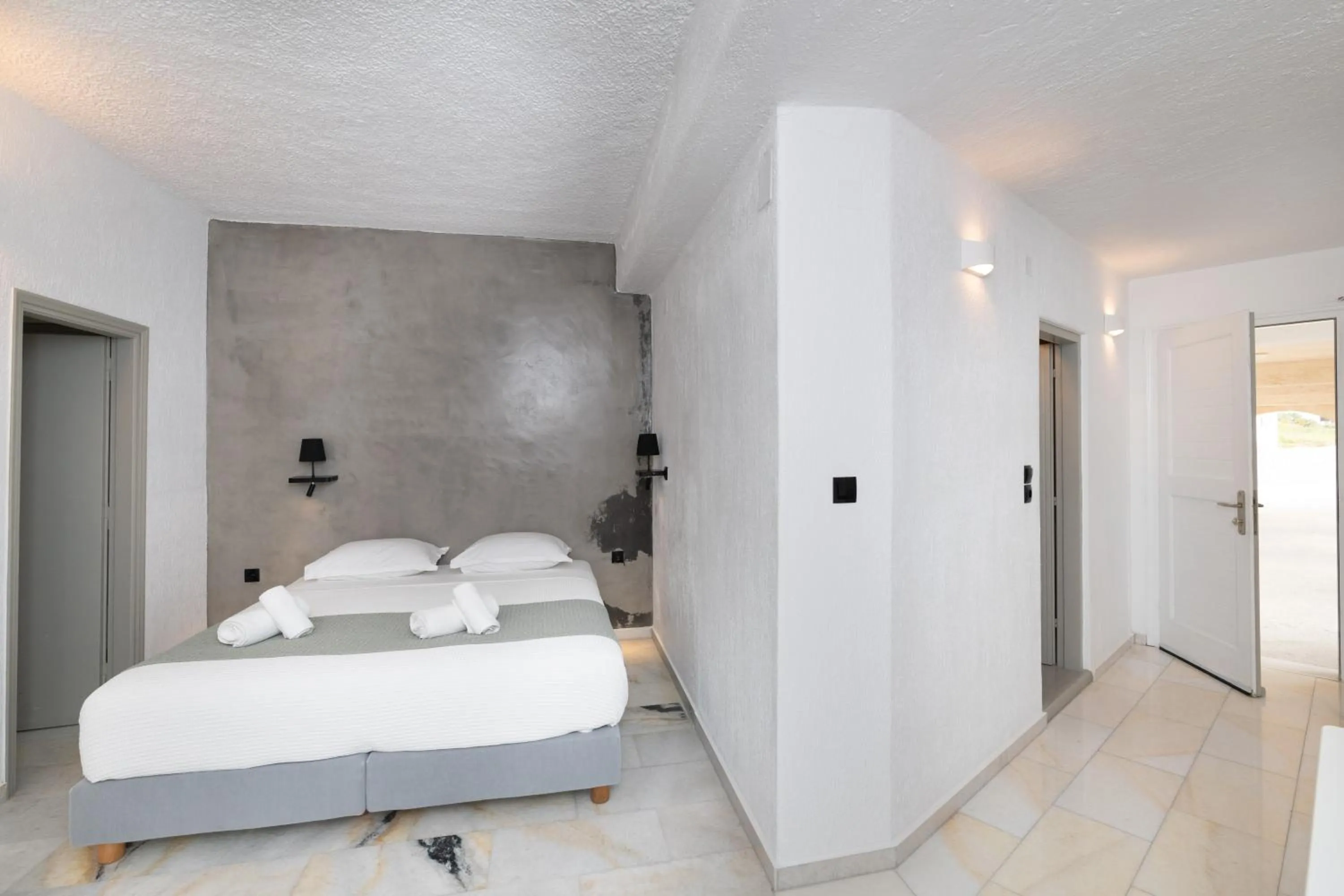 Bedroom, Bed in Sunset View Hotel