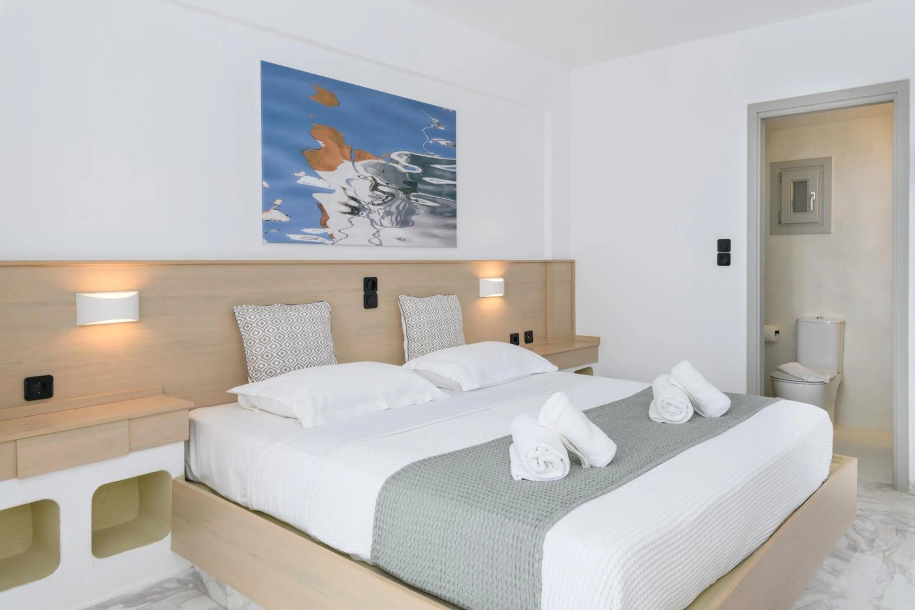 Bedroom, Bed in Sunset View Hotel