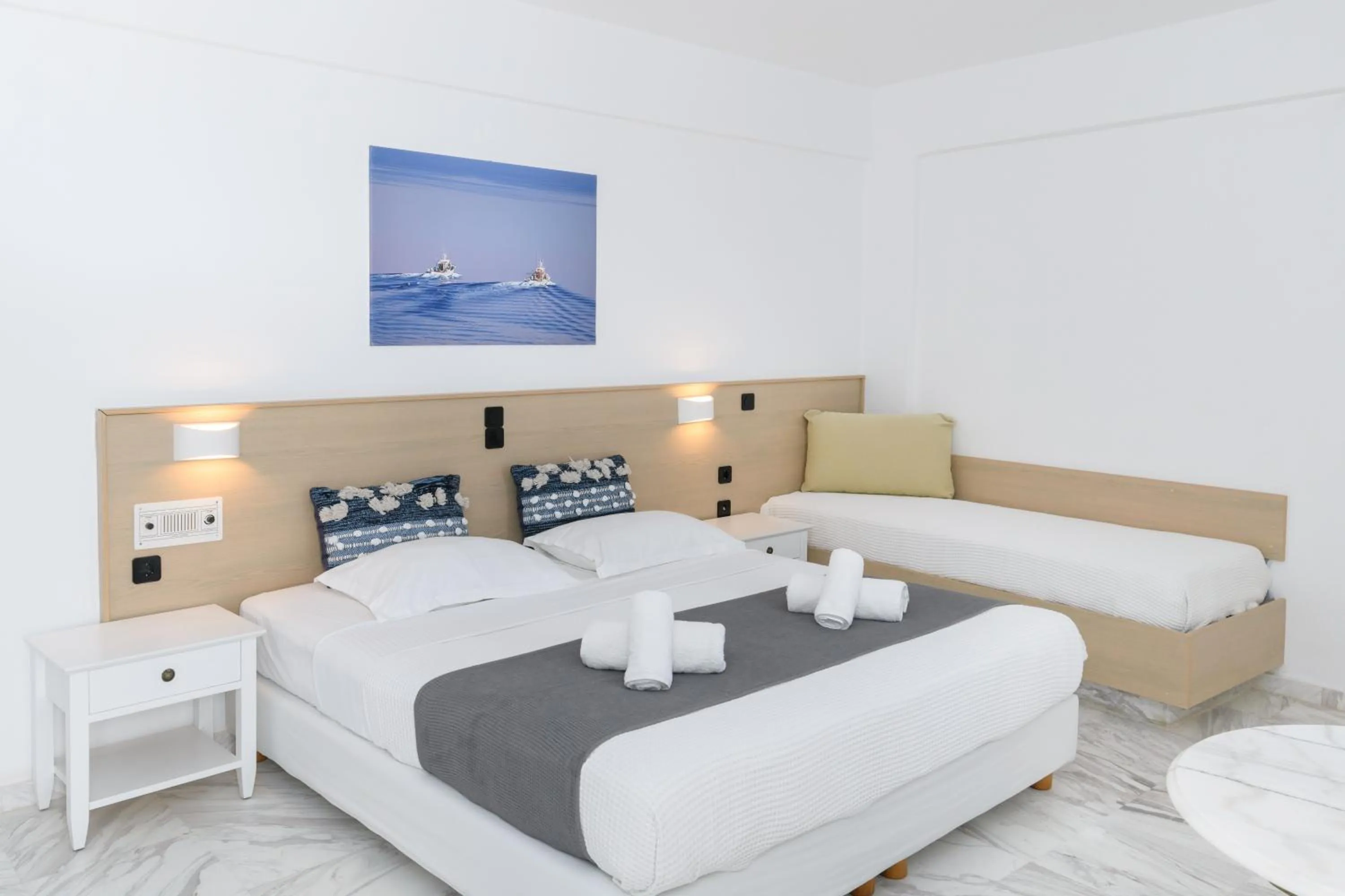 Bedroom, Bed in Sunset View Hotel