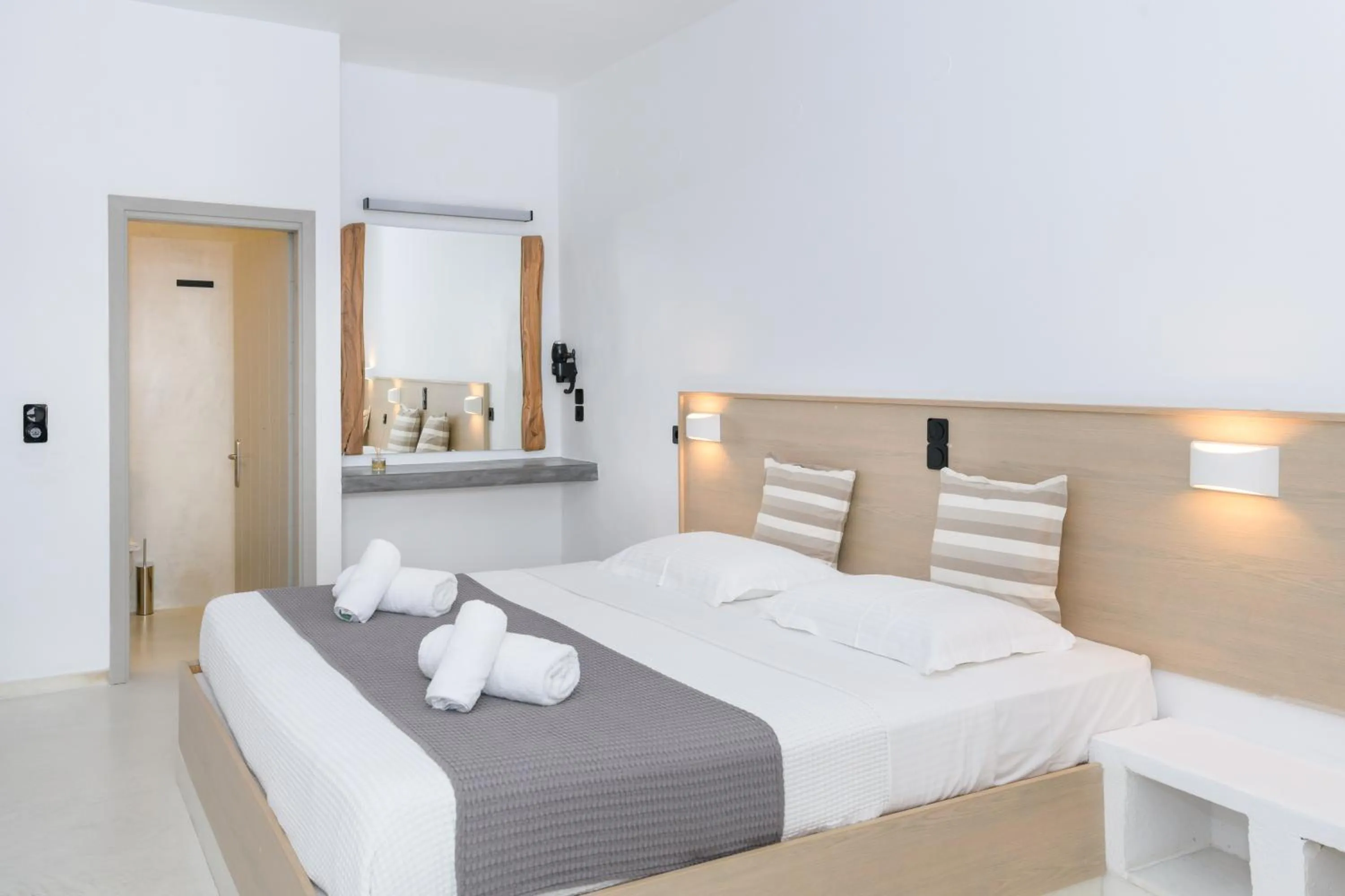 Bedroom, Bed in Sunset View Hotel