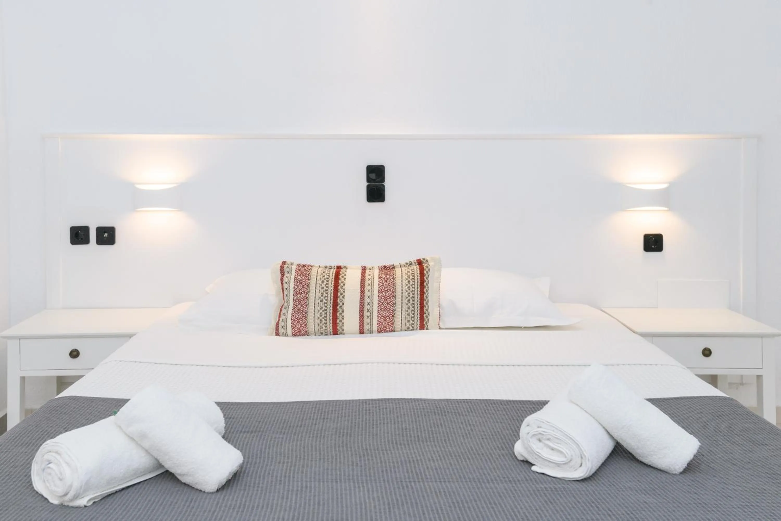 Bedroom, Bed in Sunset View Hotel