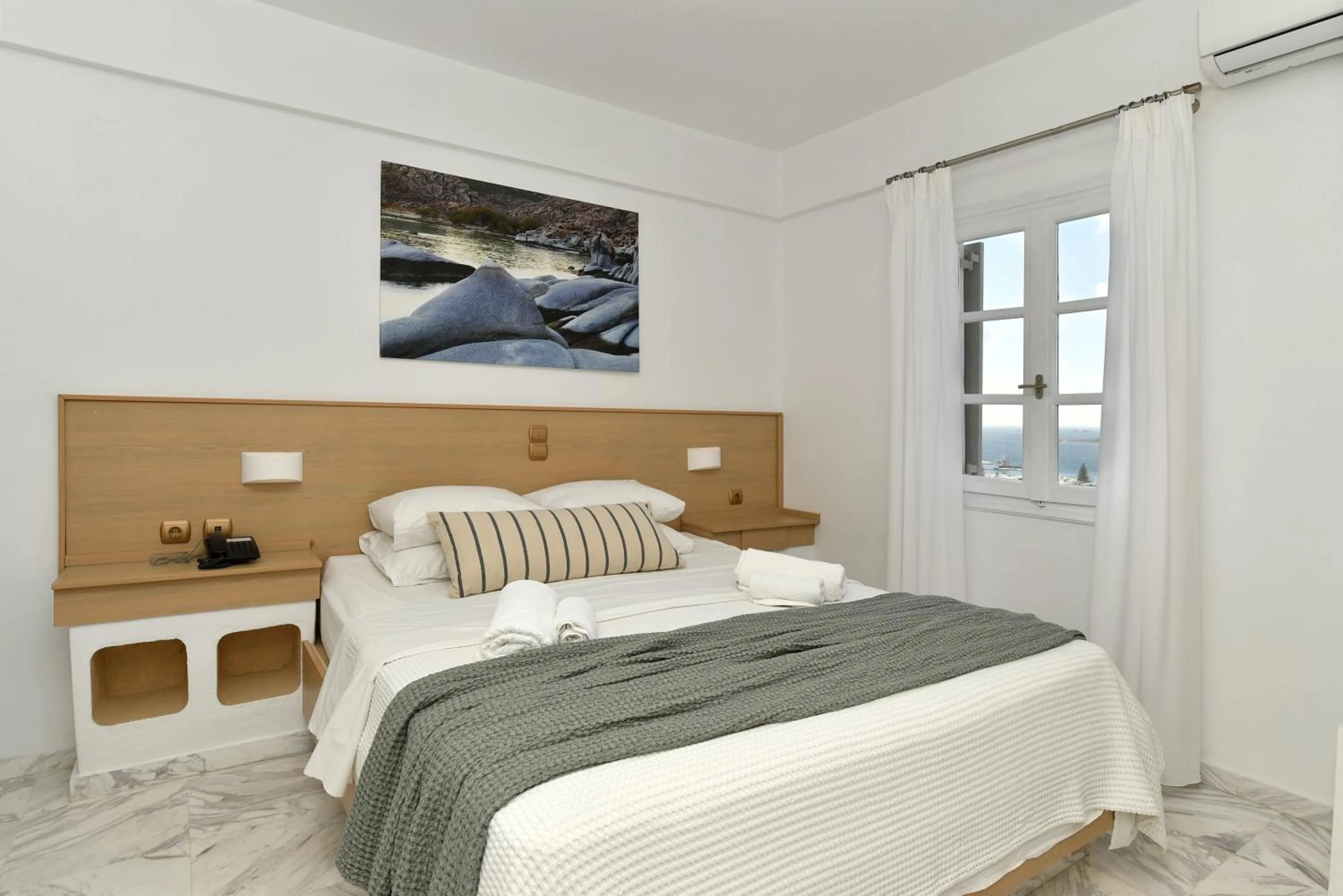 Bedroom, Bed in Sunset View Hotel