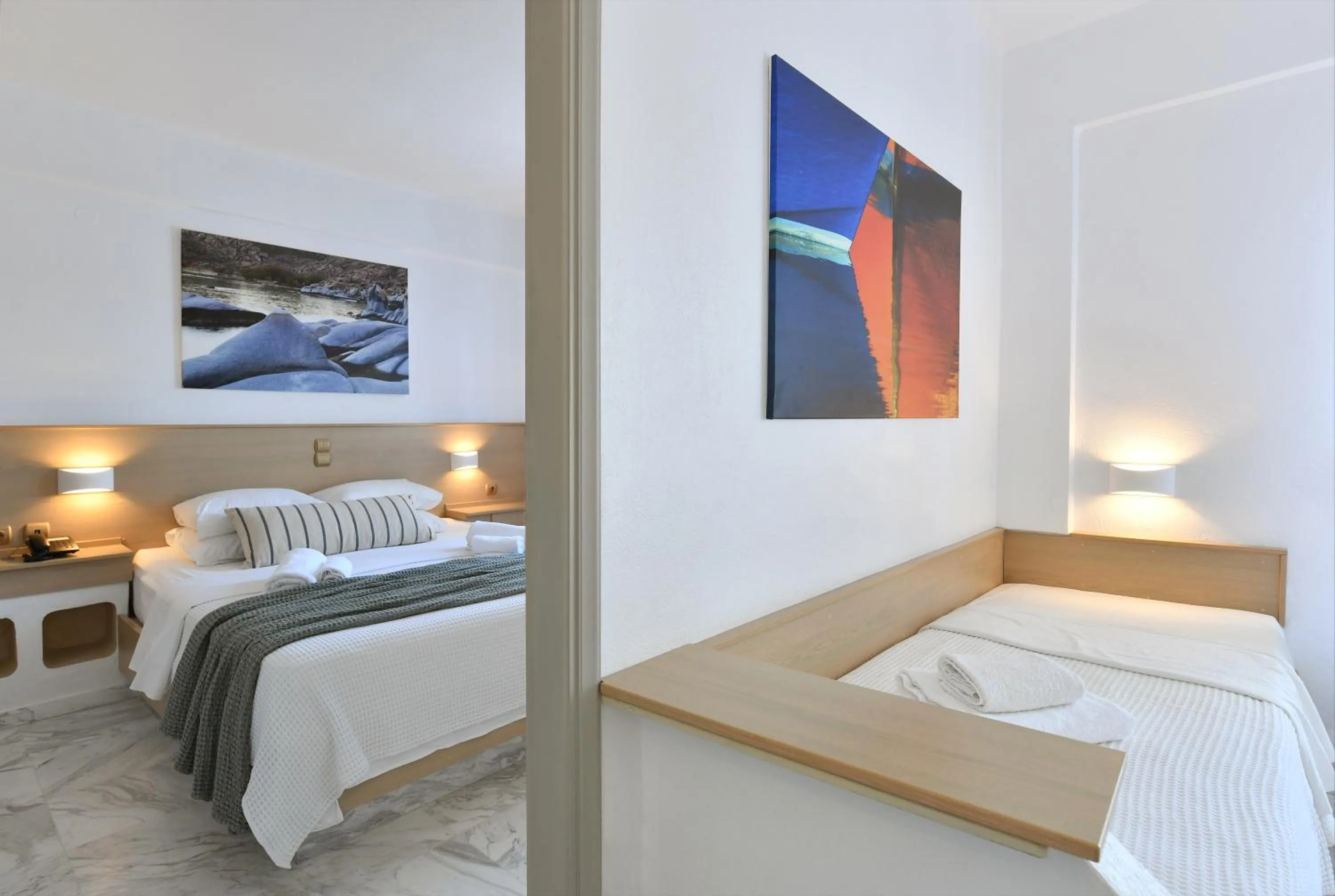 Bedroom, Bed in Sunset View Hotel