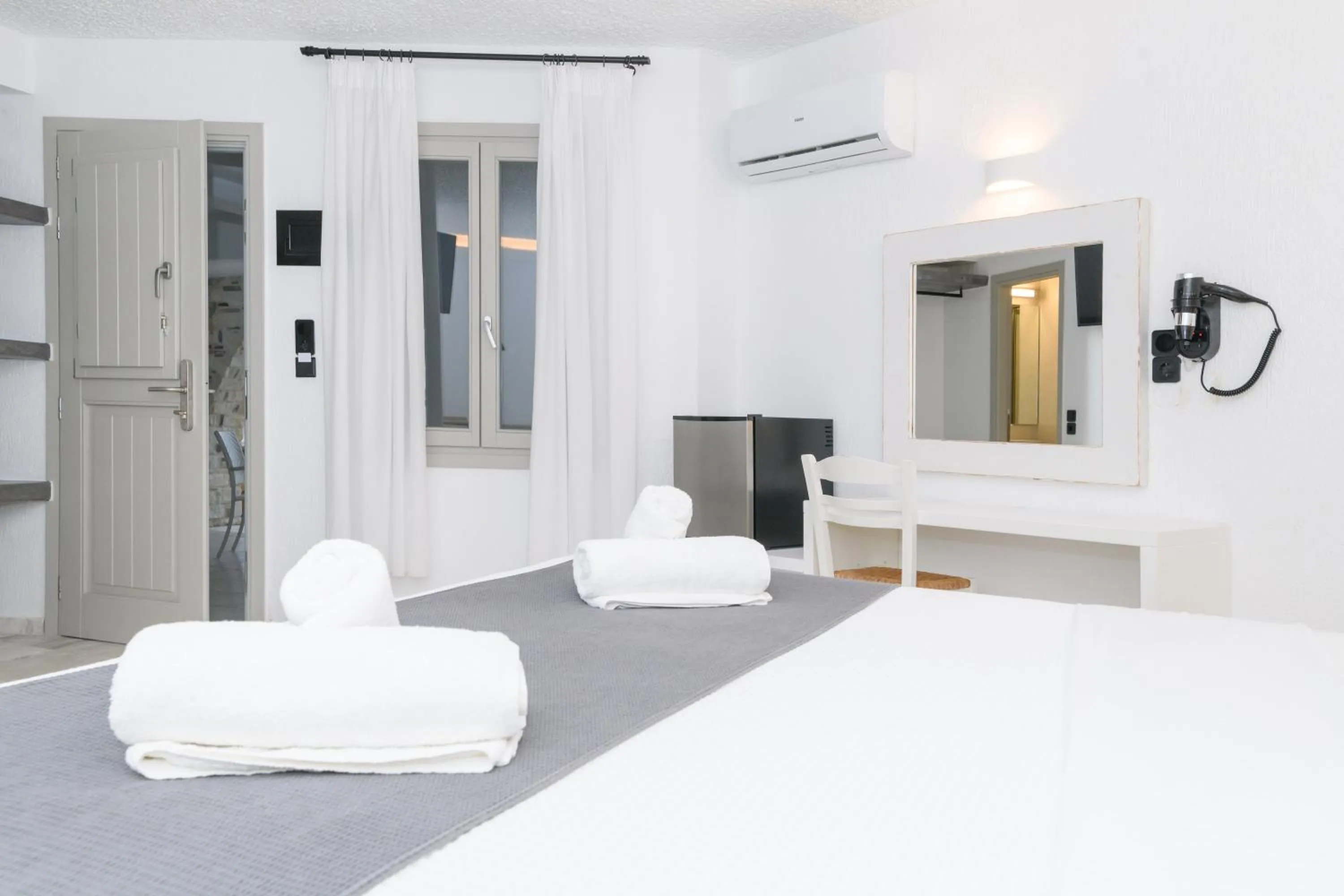 Bedroom, Bed in Sunset View Hotel