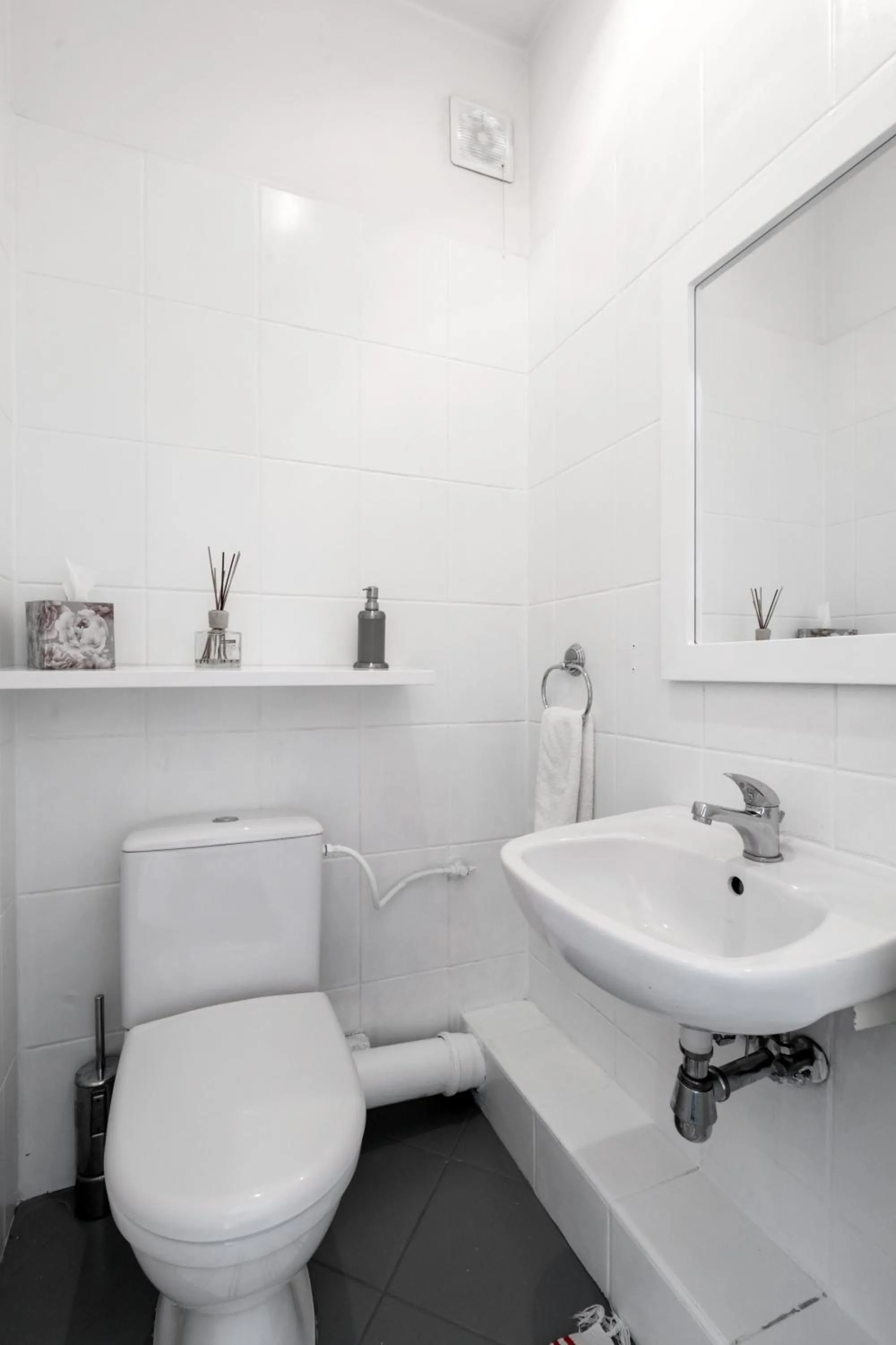 Toilet in 404 Rooms Wilanowska