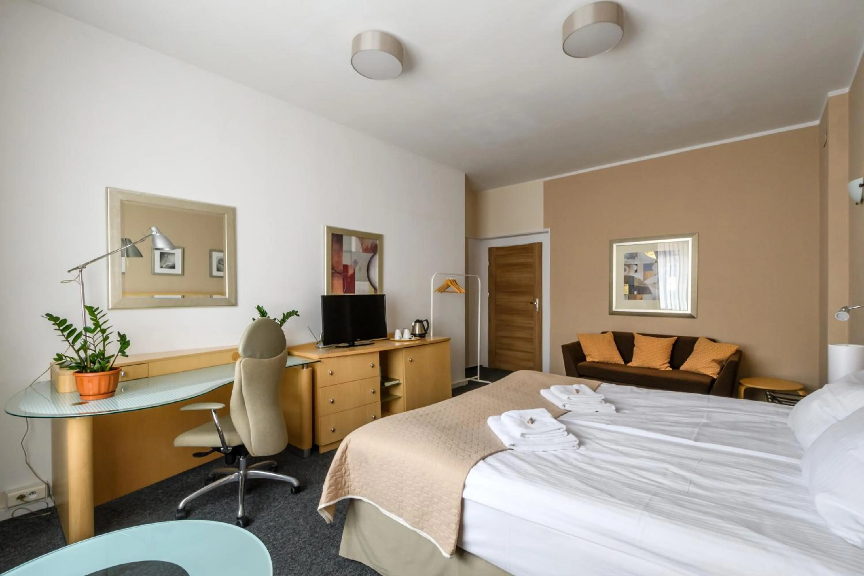 Photo of the whole room, Bed in 404 Rooms Wilanowska