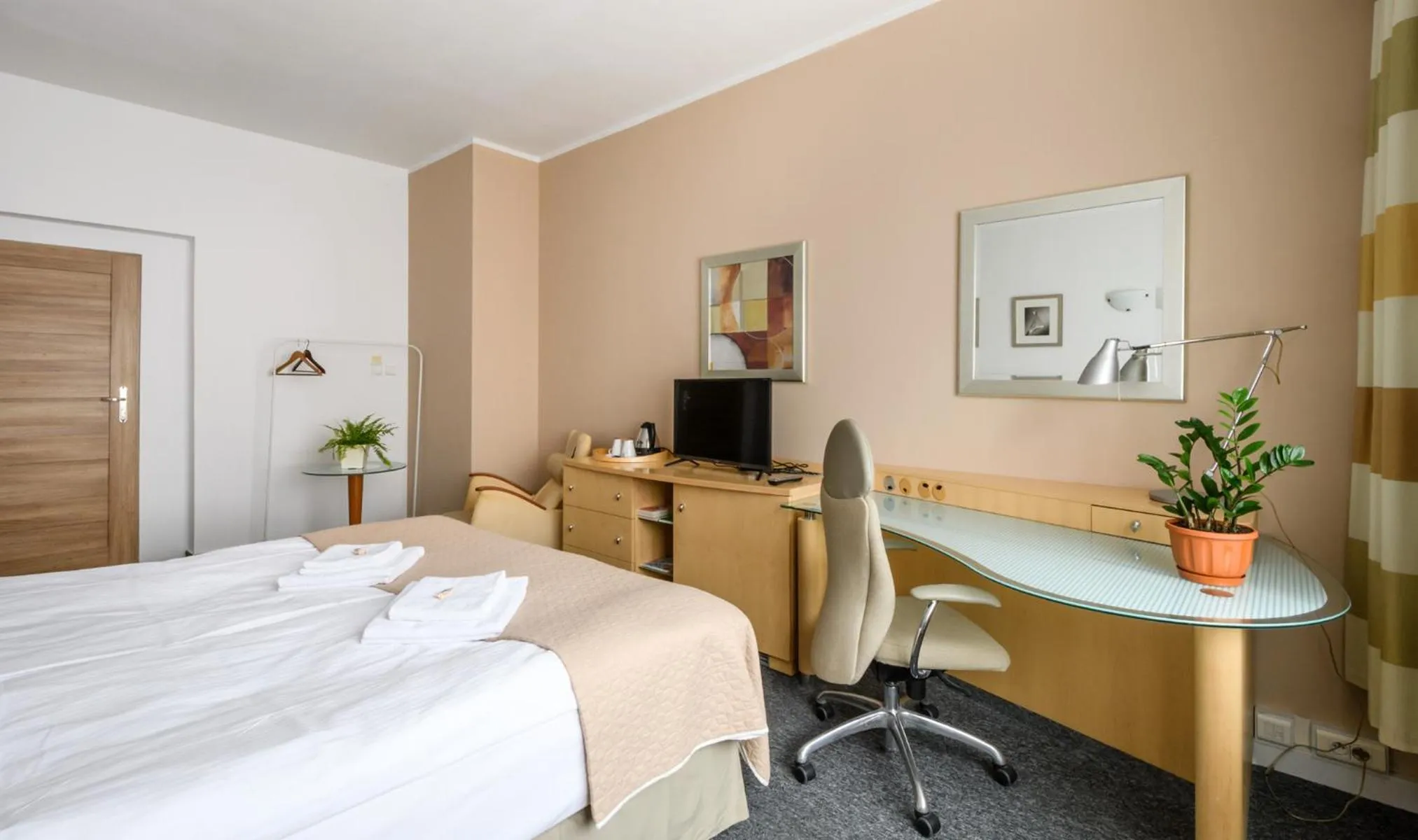 Photo of the whole room, Bed in 404 Rooms Wilanowska