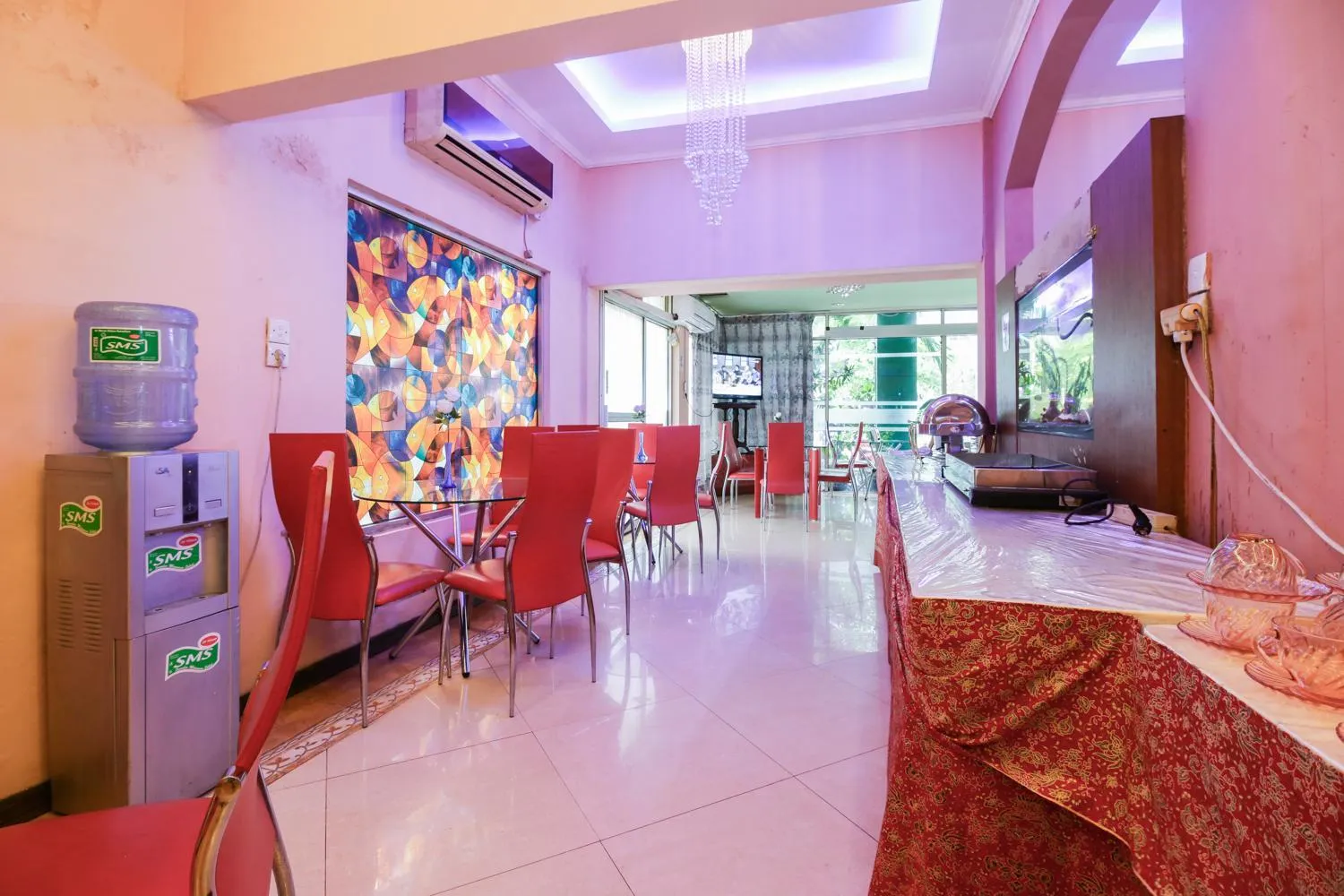 Restaurant/places to eat in Mariani International Hotel