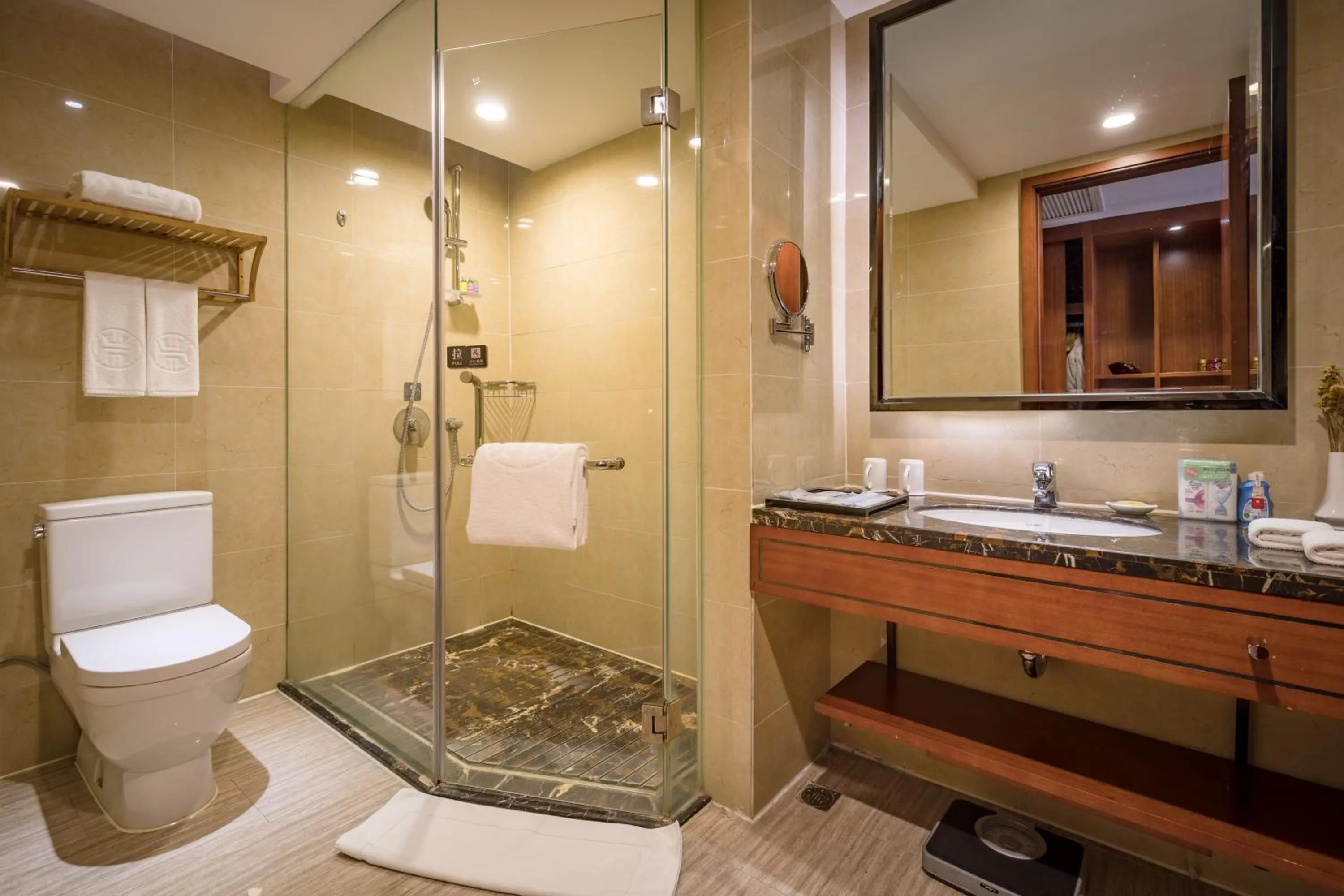 Bathroom in Zhangjiajie Huatian Hotel