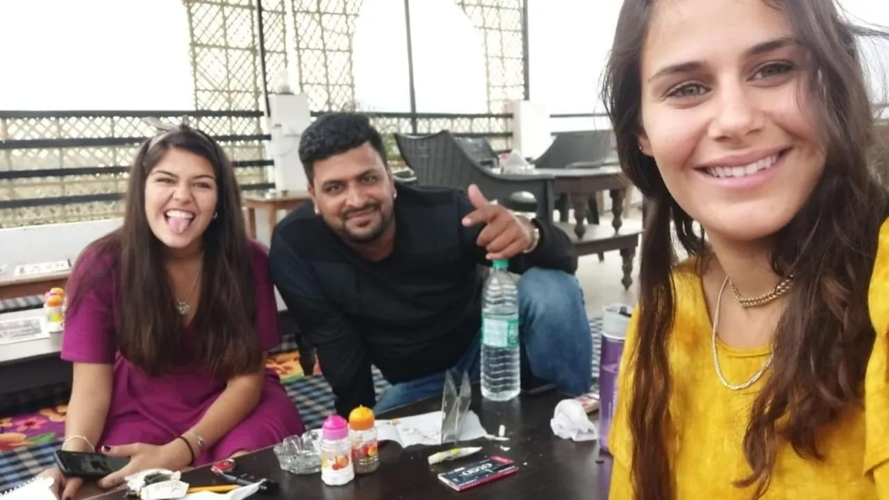 Restaurant/places to eat in Hotel Zoola Palace