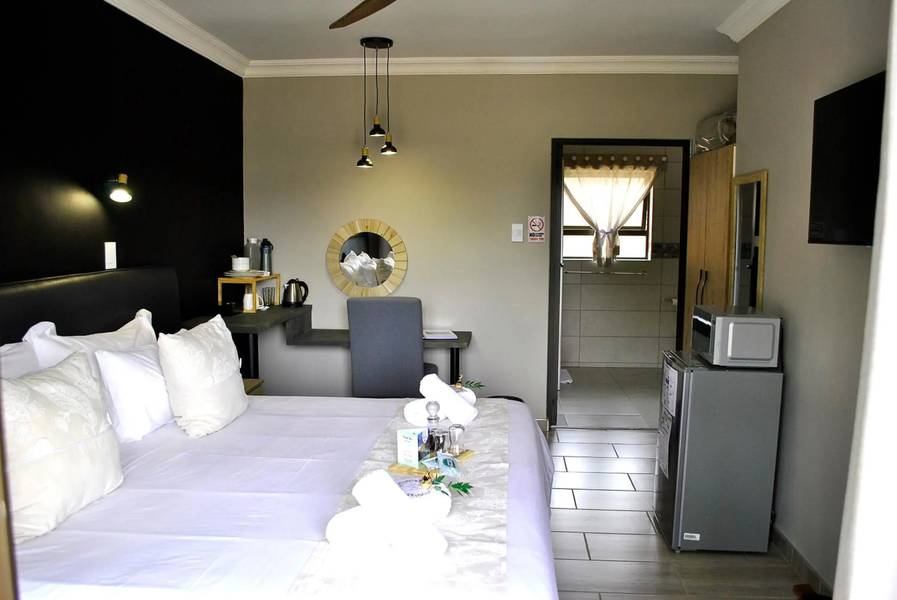 Double or Twin Room - single occupancy in Christie's Inn Double or Twin Room - single occupancy in Christie's Inn