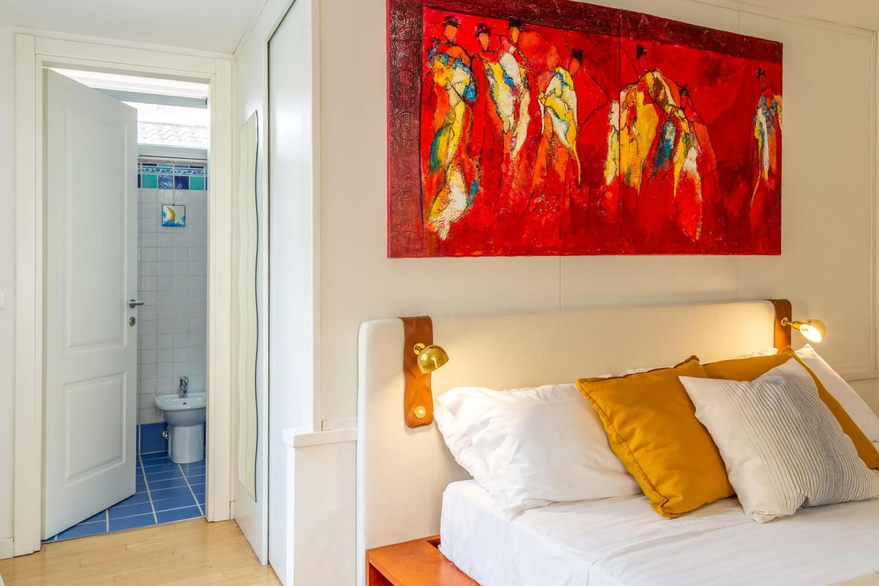 Bed in Luxury 350 Sq Mt flat with Terrace central Trieste