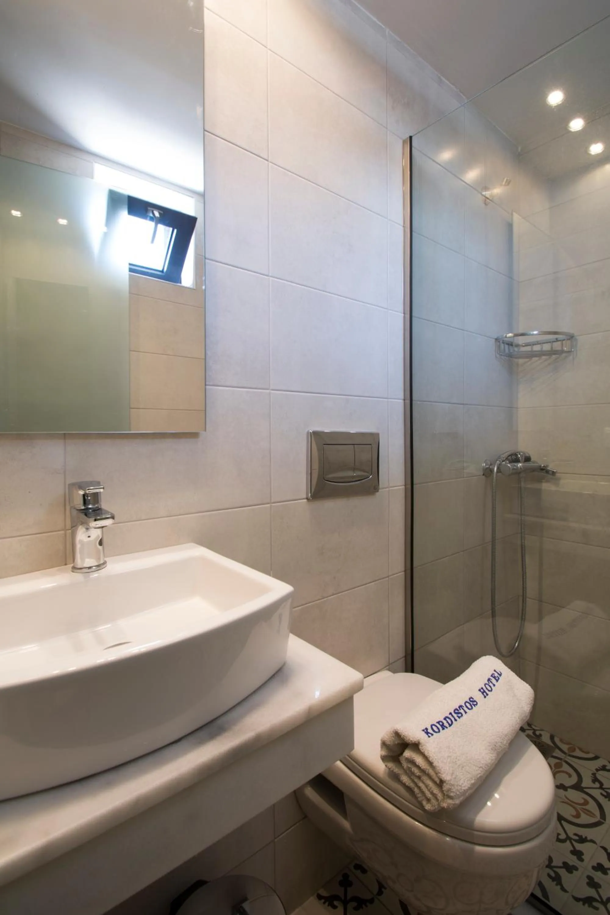 Shower in Kordistos Hotel